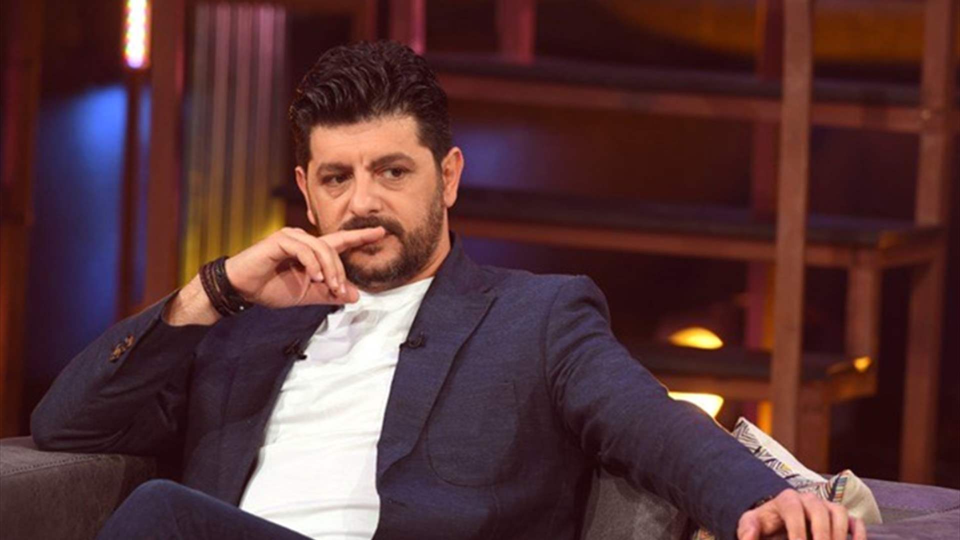 إبنة طوني عيسى تركض في مطار بيروت لاستقبال والدها بحرارة (فيديو)