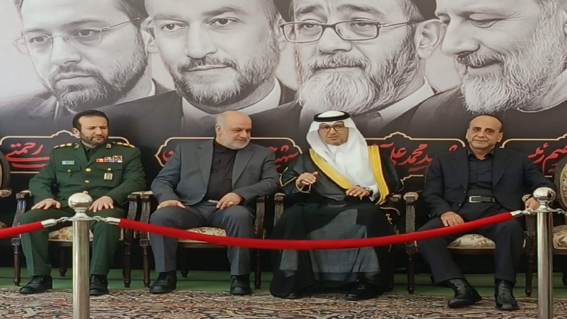 السفير السعودي وليد البخاري يقدّم واجب العزاء بوفاة رئيسي وعبداللهيان في السفارة الإيرانية