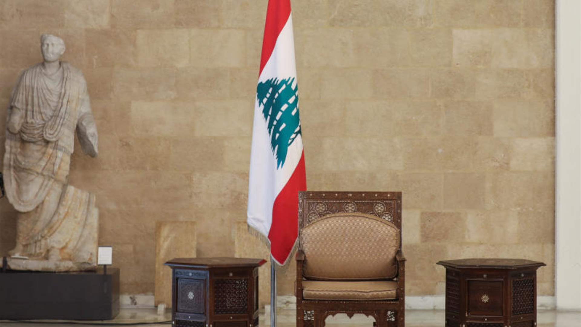  اللقاء الديموقراطيّ أبدى مرونة حيال ترشيح الثنائيّ لفرنجية (الأنباء الكويتية)