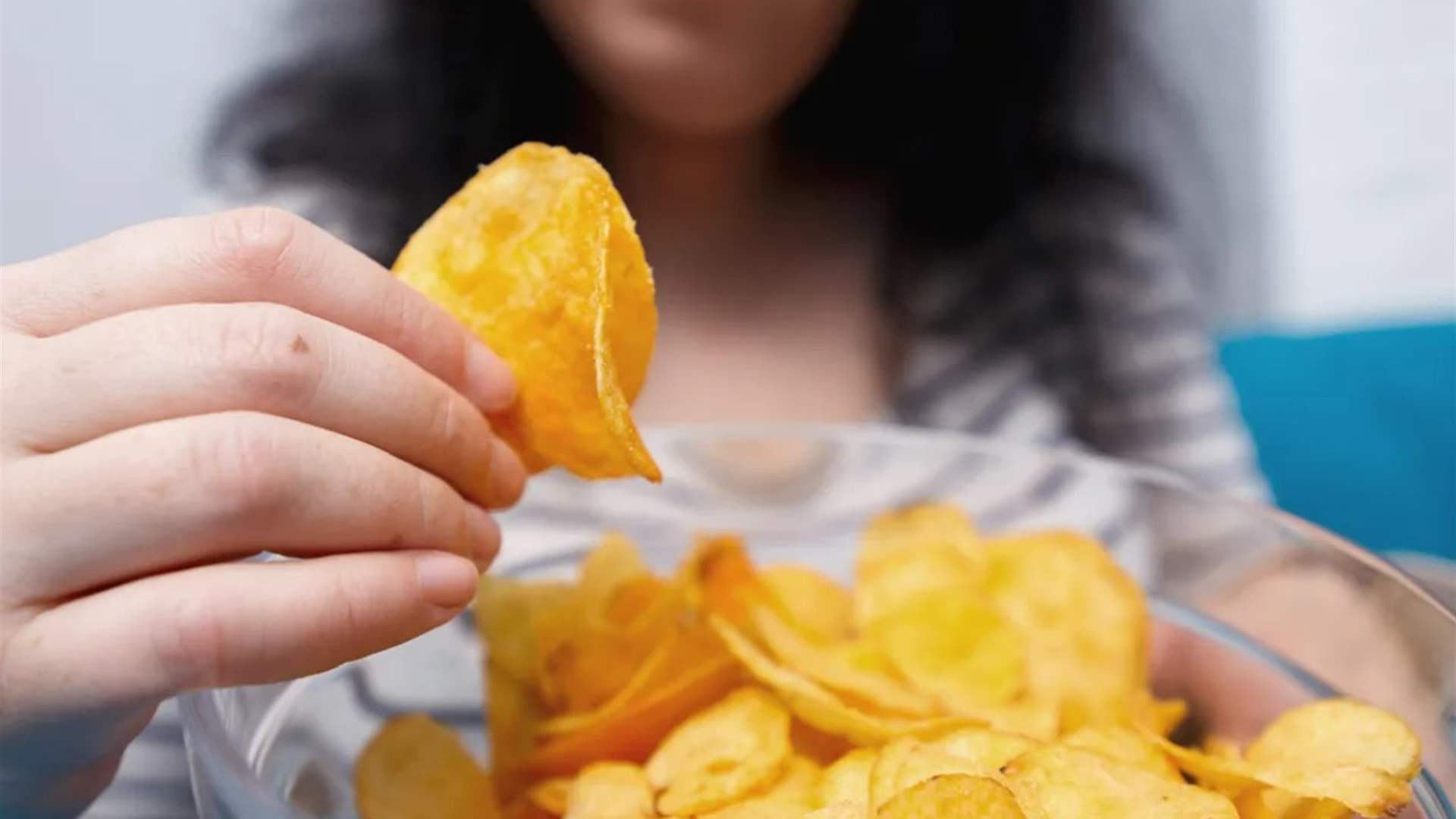هذه الوجبات الخفيفة تزيد السكتة الدماغية والخرف... تجنبوها الآن 