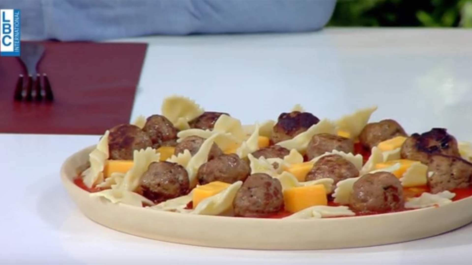 باستا فارفالي مع كرات اللحم... طبق شهي على طريقة الشيف فادي زغيب! (فيديو)