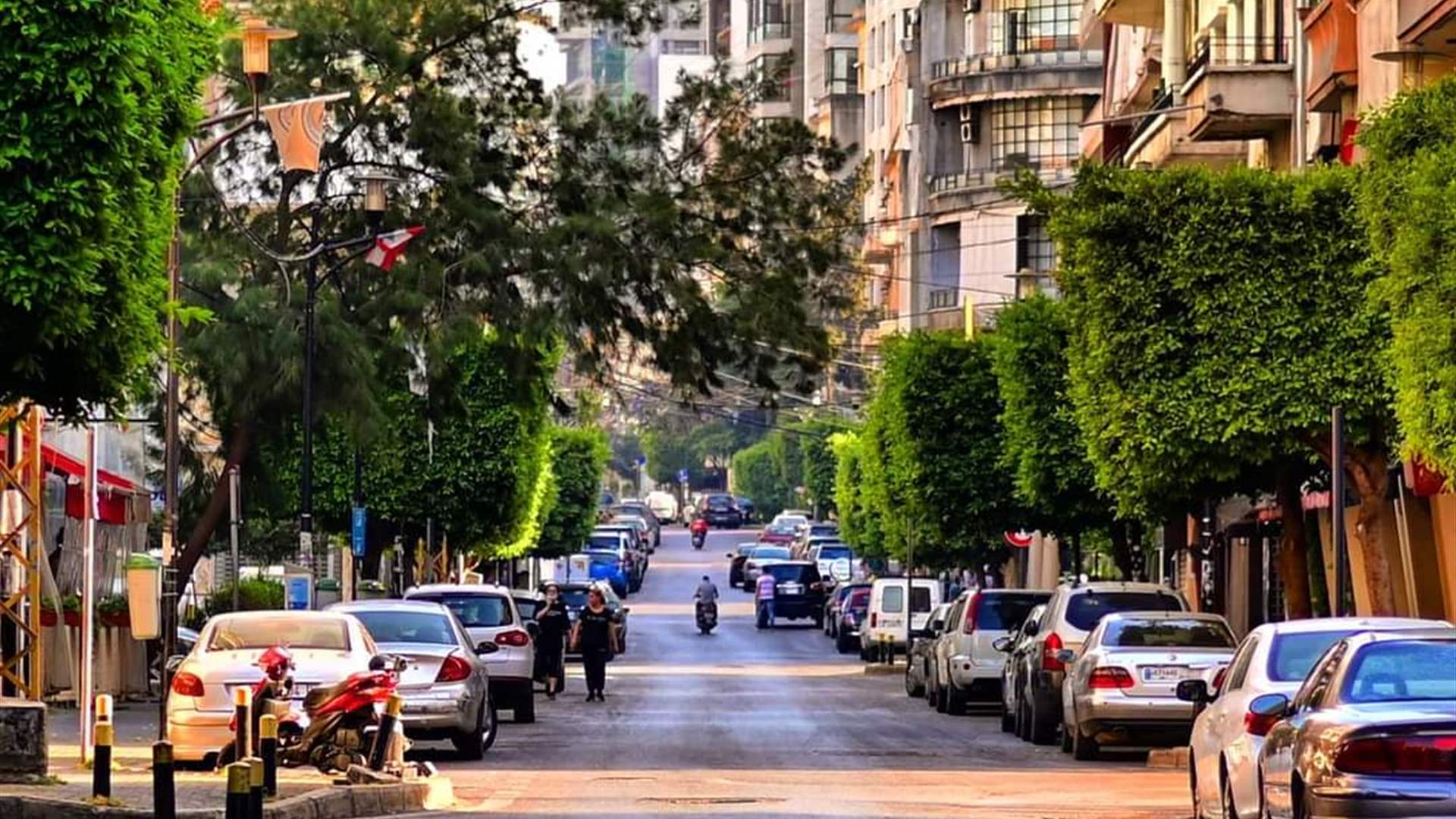 تمدد مقهيَين ببدارو والجميزة من الأرصفة إلى جانب الطريق... عبود لـ"الاخبار": الفكرة لا تزال قيْد التجربة