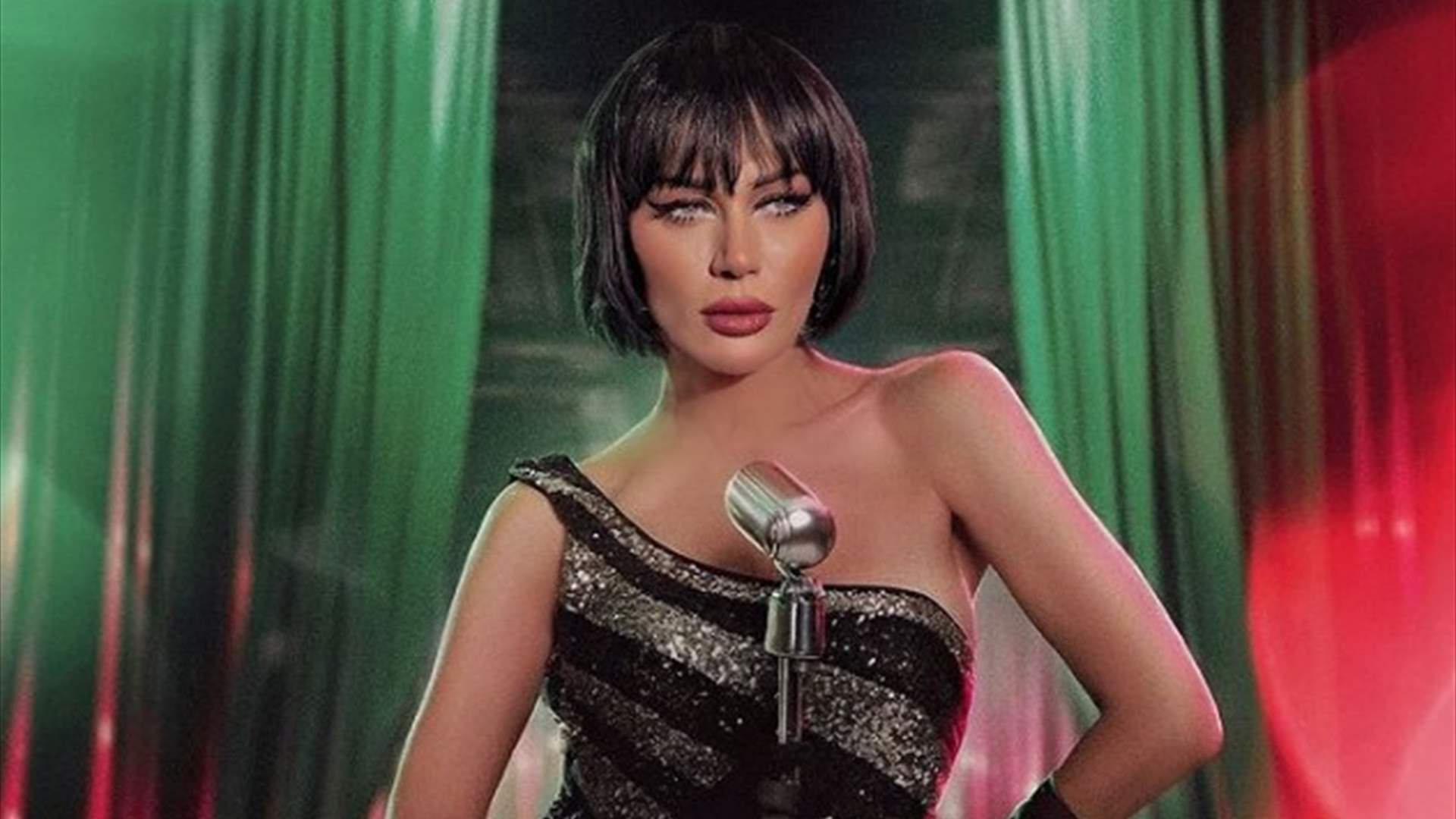 نادين الراسي بقميص النوم وغمزة عين... فيديو جديد يعرّضها للانتقادات