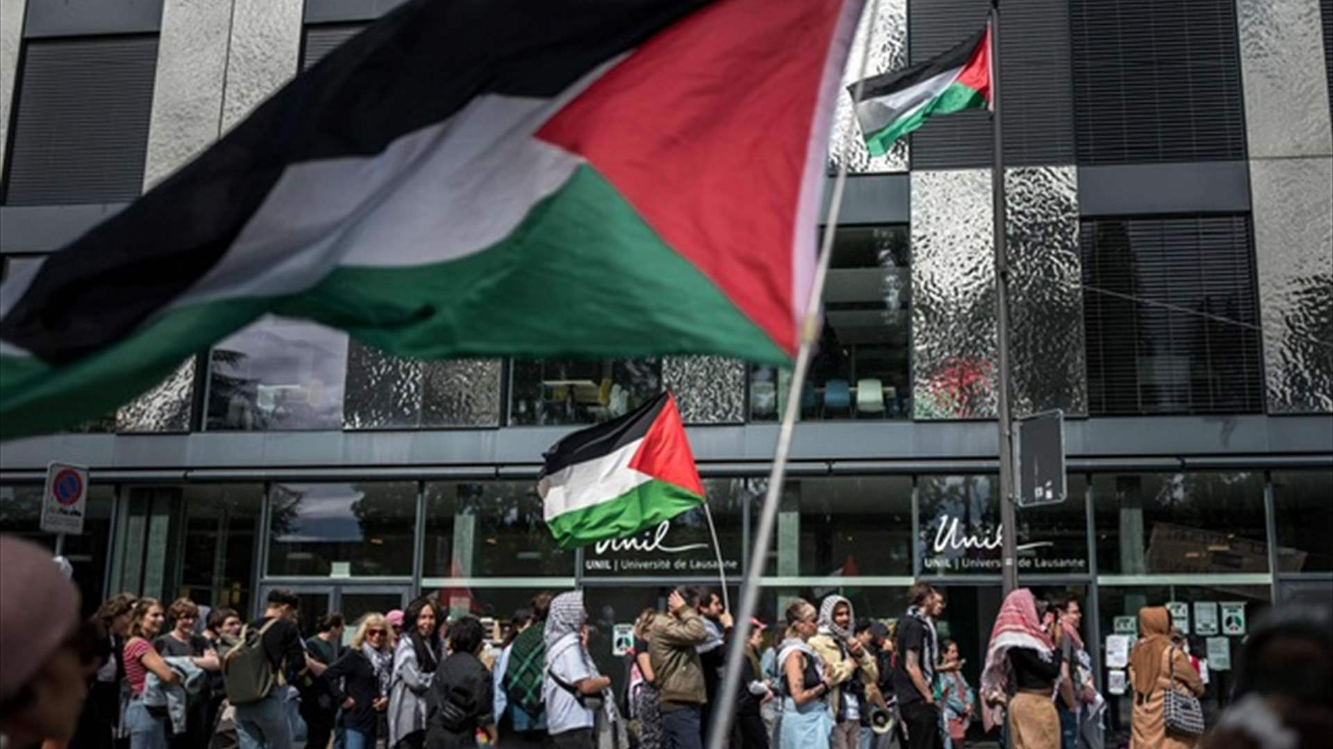 مئات الطلاب المؤيدين للفلسطينيين يتظاهرون في لوزان