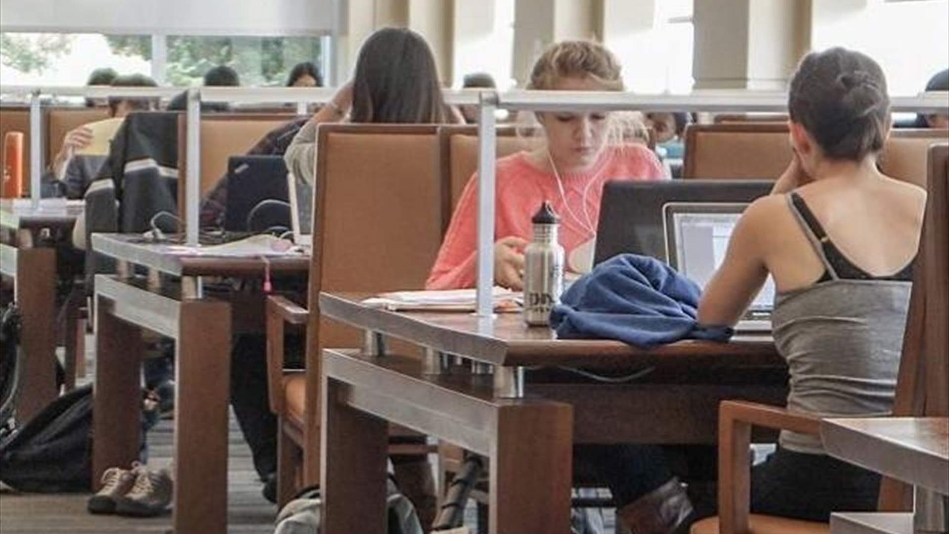 "شعرتُ بصدمة كبيرة"... طالب يقاضي جامعته والسبب صادم!