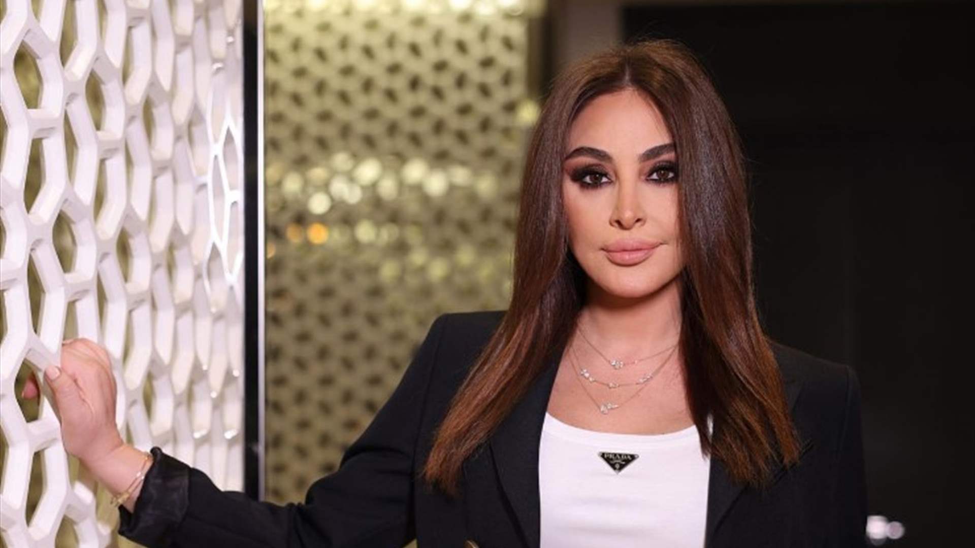 أحضان ورقص وبهجة... إليسا تحتفل بنجاح ألبومها "أنا سكتين" (فيديو)