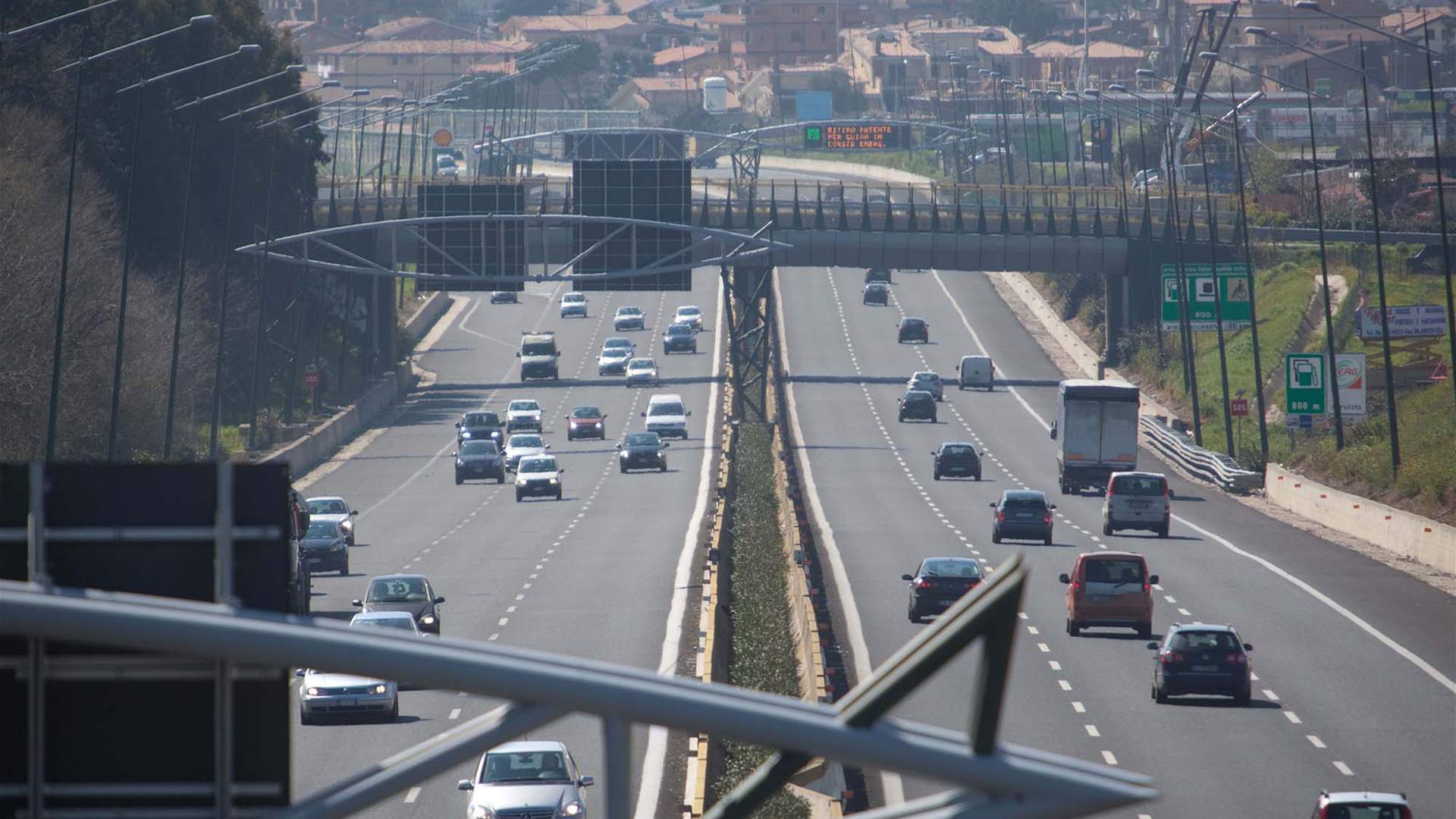 "لقد تشاجرنا لهذا السبب فأجبرتني على النزول من السيارة"... تركت ابنتها على الأوتوستراد وهذا ما حصل!