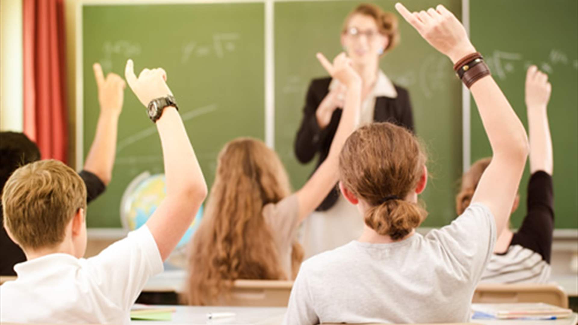 طالب اعتدى على معلمته... استخدم آلة حادة لجرح وجهها وهذا ما حدث! 