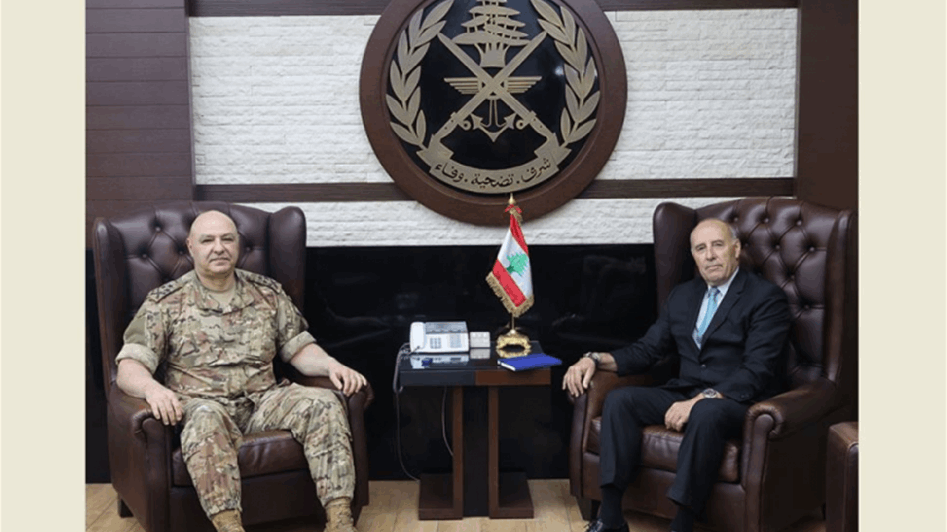 قائد الجيش بحث مع مسؤول امني بريطاني في سبل تعزيز قدرات الجيش على ضبط الحدود 
