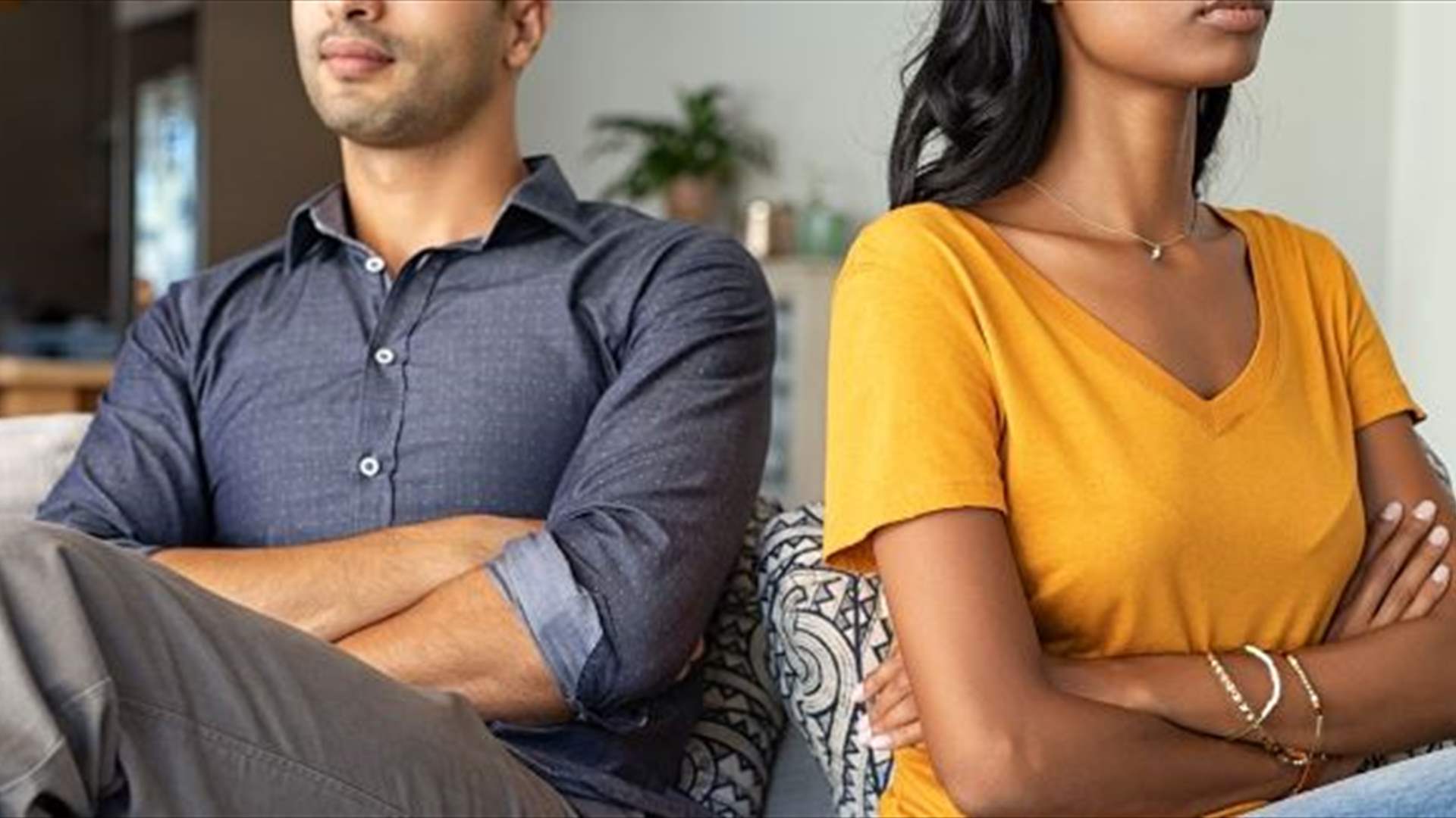 شاب يواجه صراعات بين عائلته وحبيبته... فما السبب؟