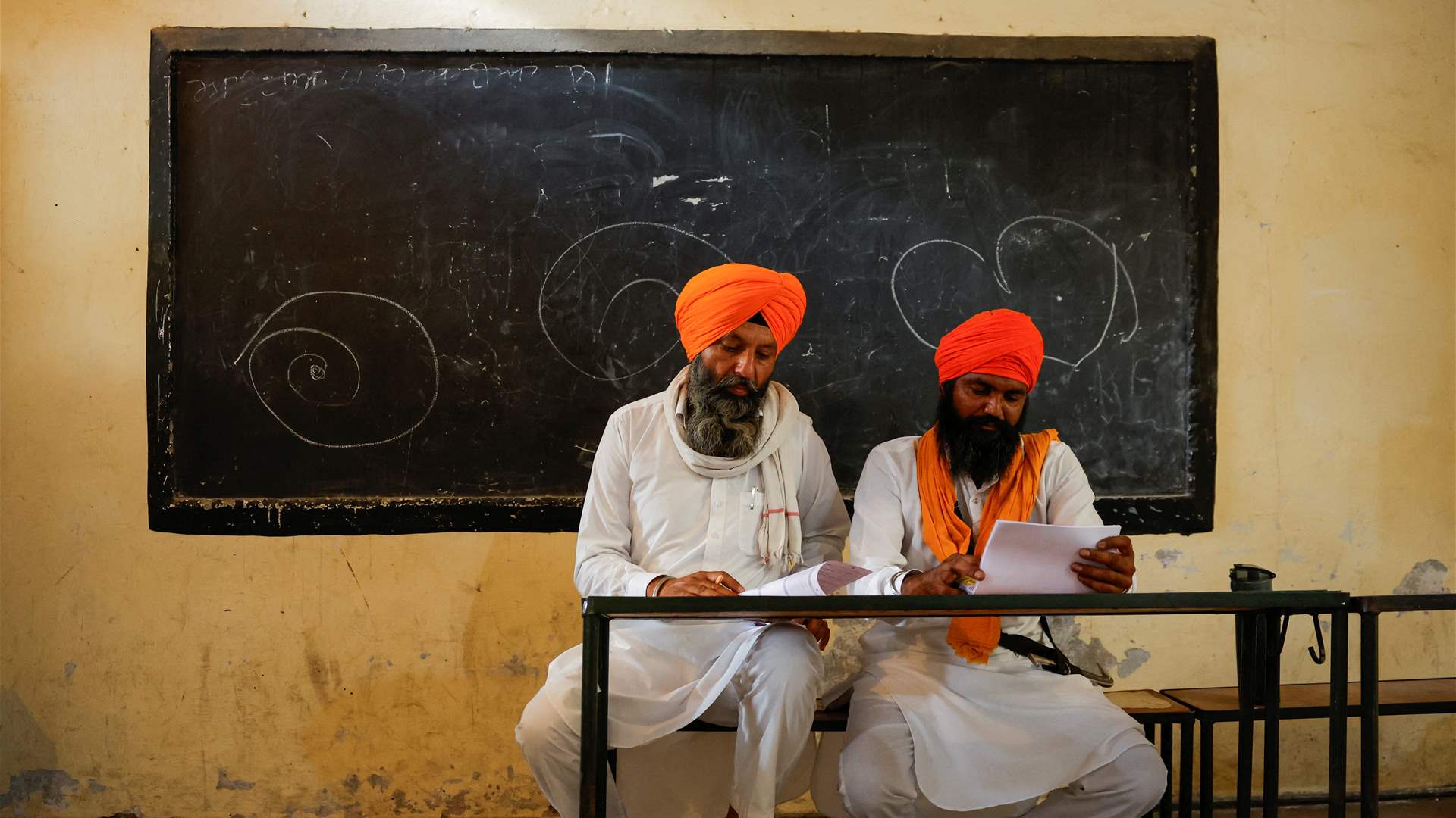 India votes in final phase of elections as Modi and Rahul Gandhi eye victory