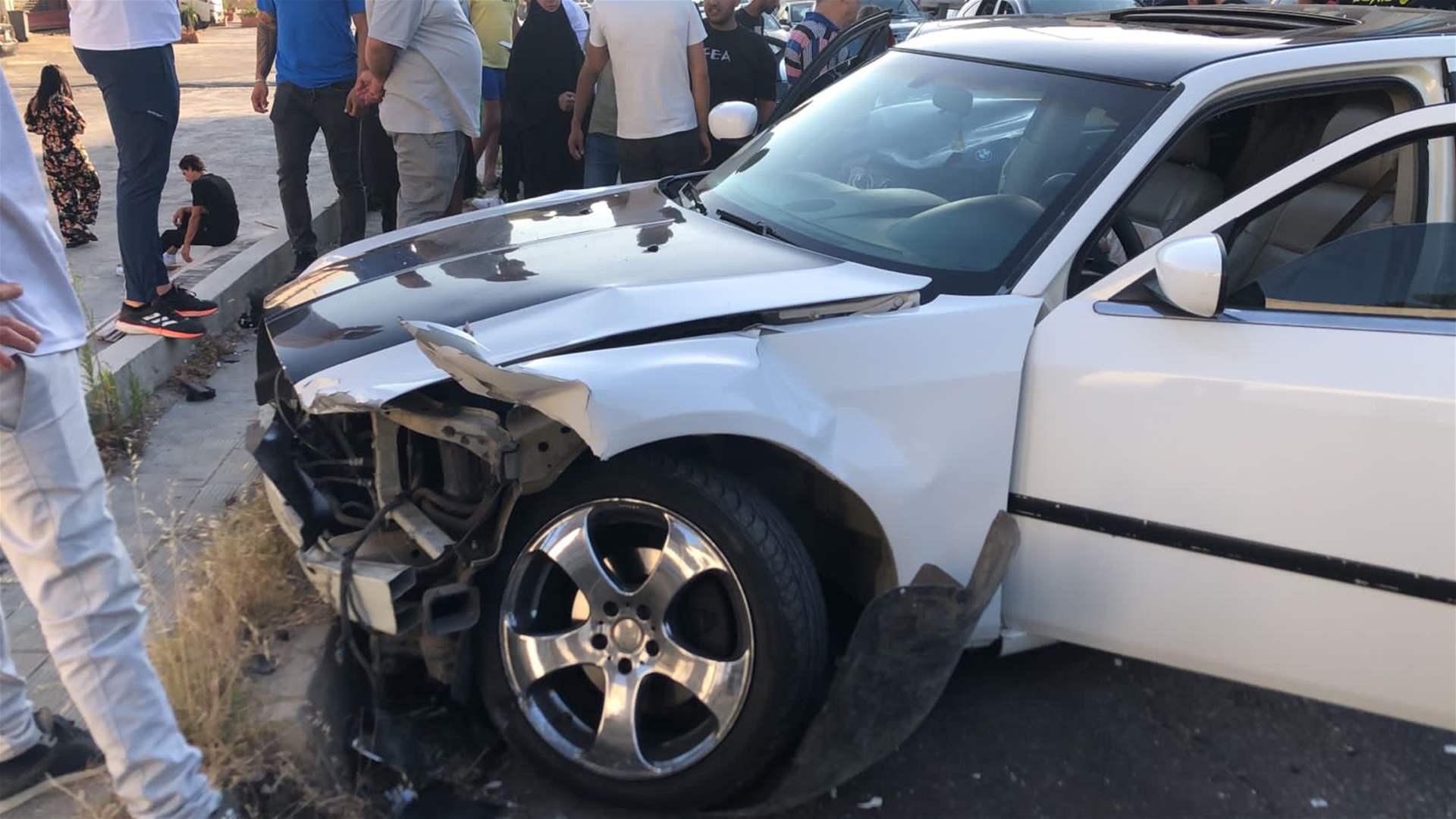 التحكم المروري: ٣ جرحى نتيجة تصادم بين ٣ مركبات محلة الشويفات باتجاه طريق صيدا القديمة وحركة المرور كثيفة في المحلة ودراج من مفرزة سير بعبدا في المحلة للمعالجة