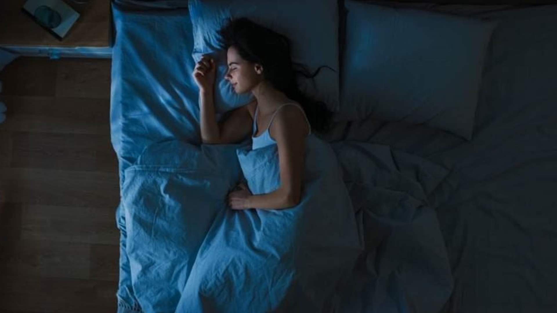 أسوأ كابوس على الإطلاق... ما حصل مع هذه المرأة بعد استيقاظها من النوم كان صادماً!