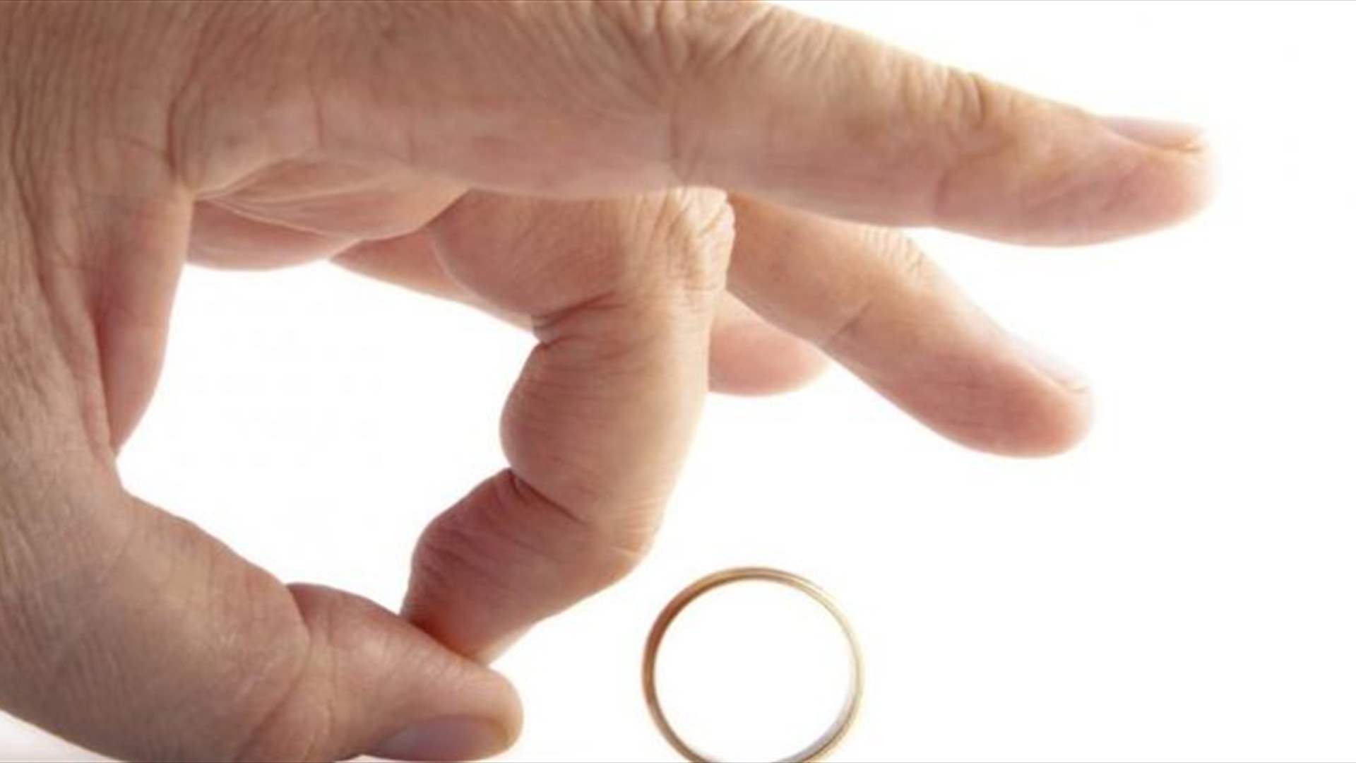 في هذه الدولة العربية... طلق زوجته ليتزوج شقيقتها: وهذه تفاصيل القصة الصادمة!