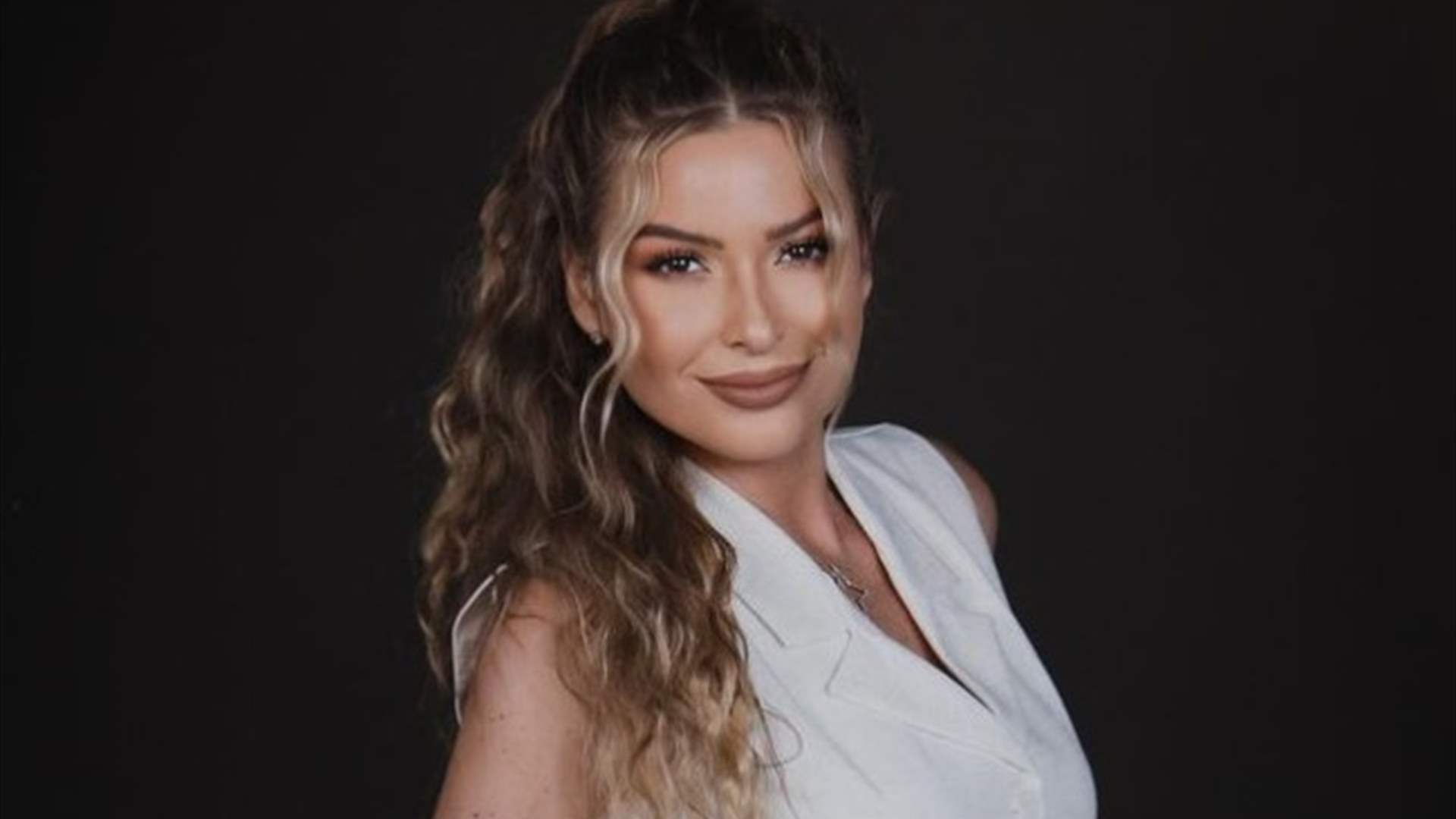 باميلا الكيك بإطلالة مثيرة... هل قلّدت هيفاء وهبي؟ (صور)
