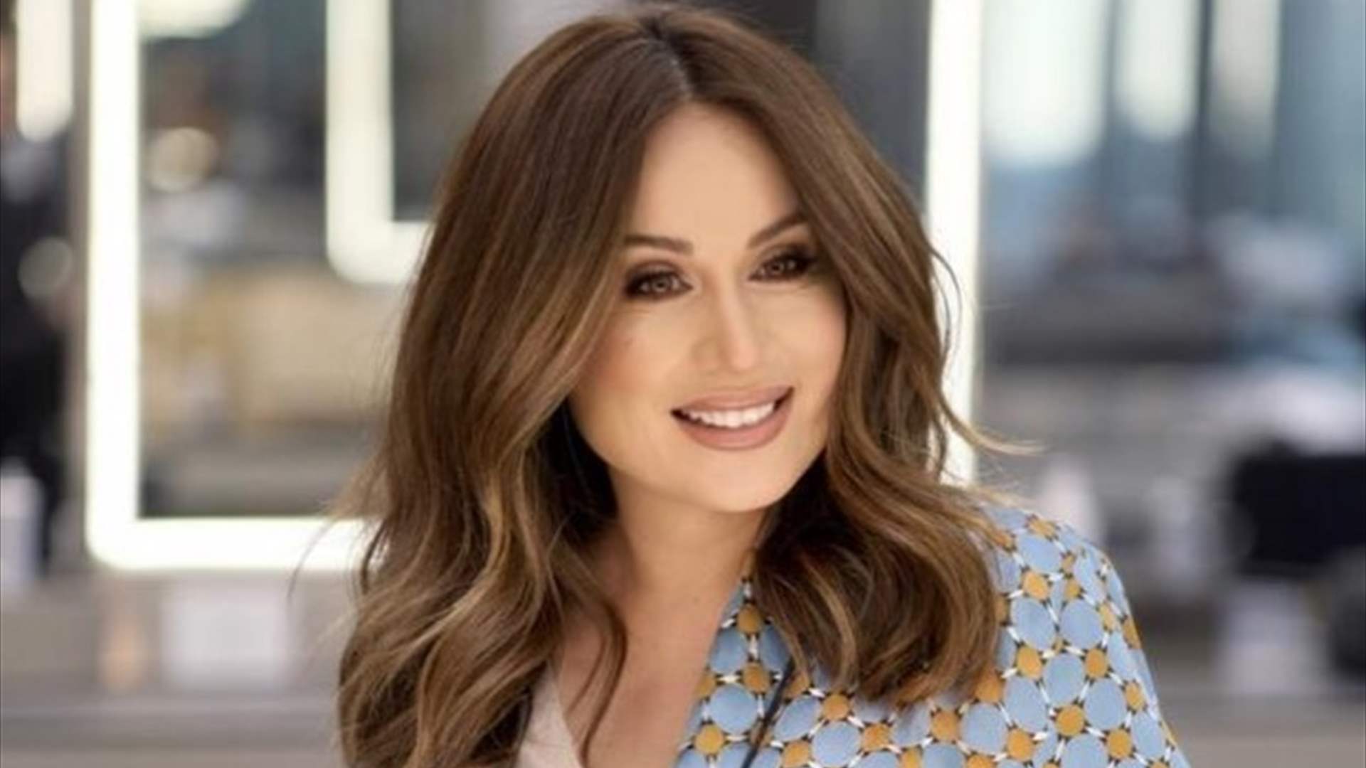 كارين رزق الله تواجه موجة الحرّ بصورٍ من المسبح