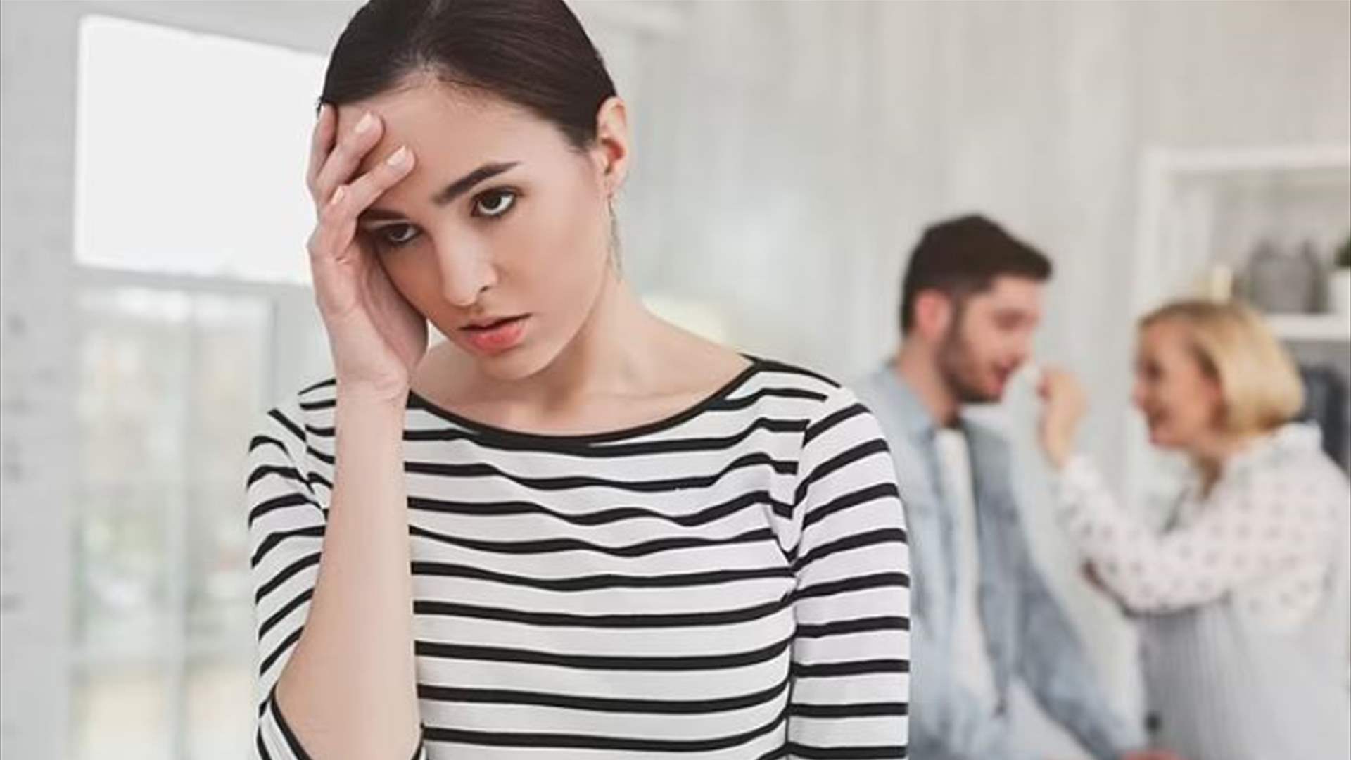 تجمعه علاقة "غريبة" بوالدته... امرأة تروي معاناتها مع شريكها: "أريد الانفصال عنه"