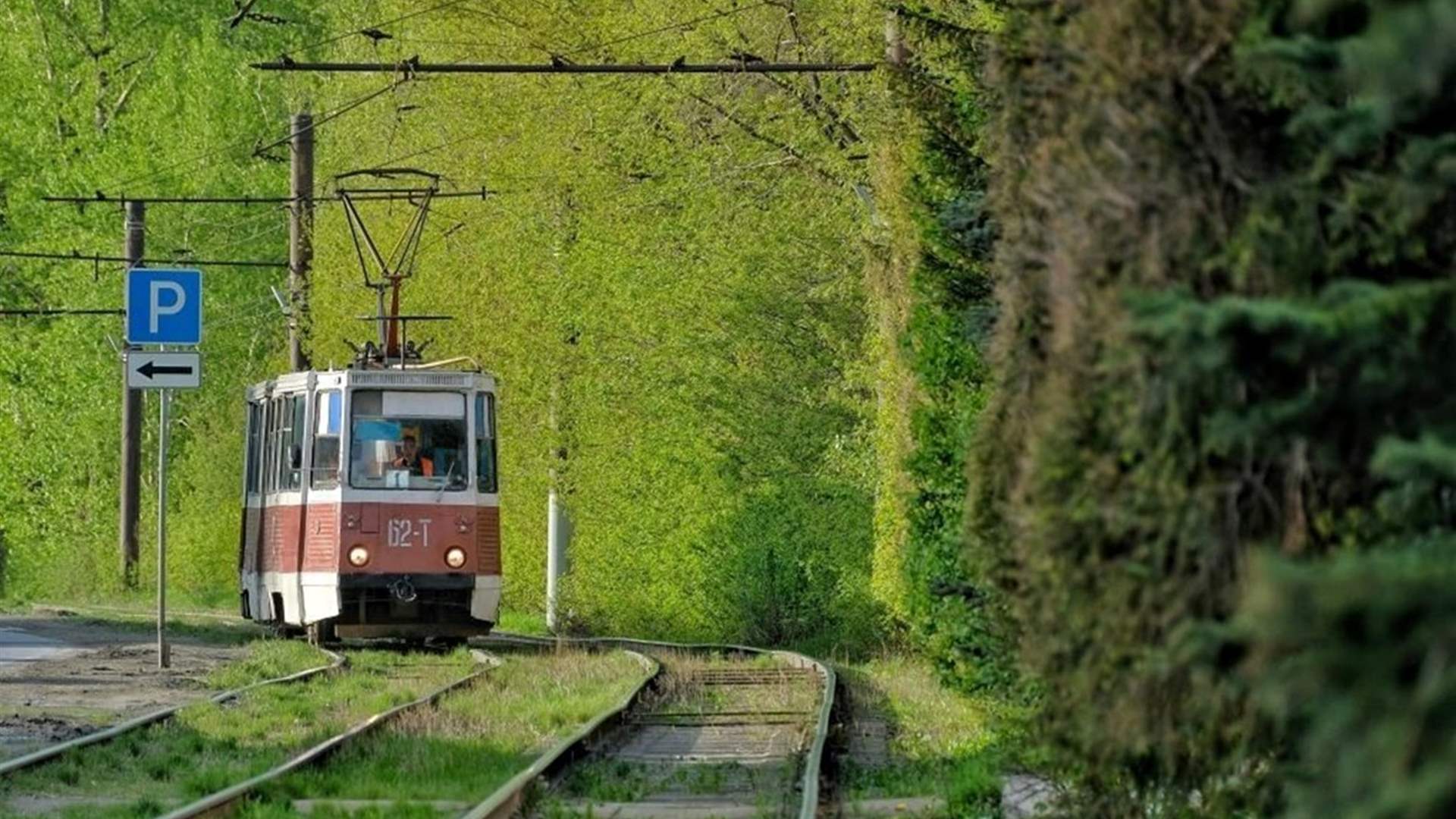 قتيل و90 جريحا في حادث تصادم عربتَي ترام في سيبيريا      