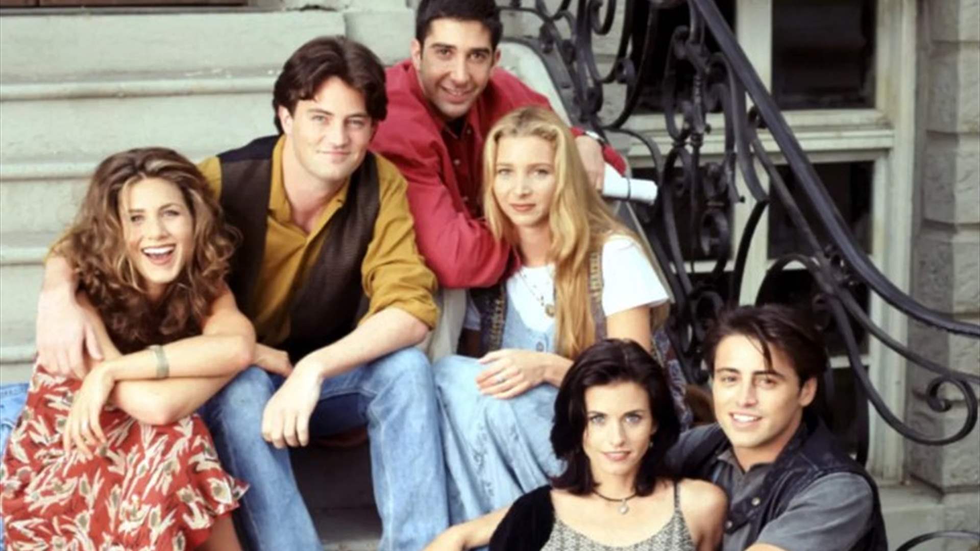 نجمة من "فريندز" تنهار باكيةً خلال مقابلة: "يا إلهي لا تجعلني أبكي" (فيديو)
