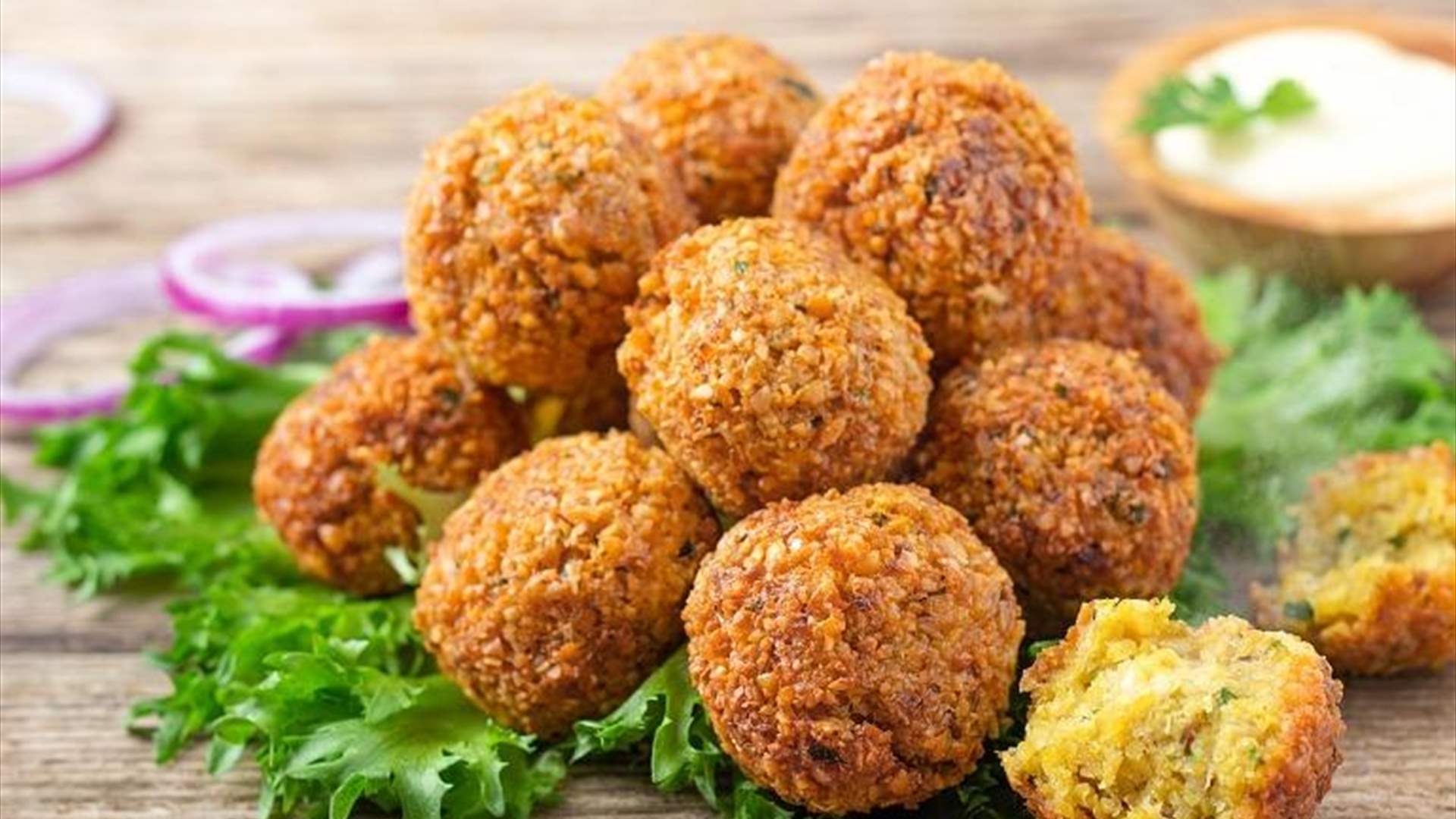 في اليوم العالمي للفلافل... اكتشفوا قصة هذا الطبق المميز الذي انتشر حول العالم على الرغم من بساطة مكوناته!
