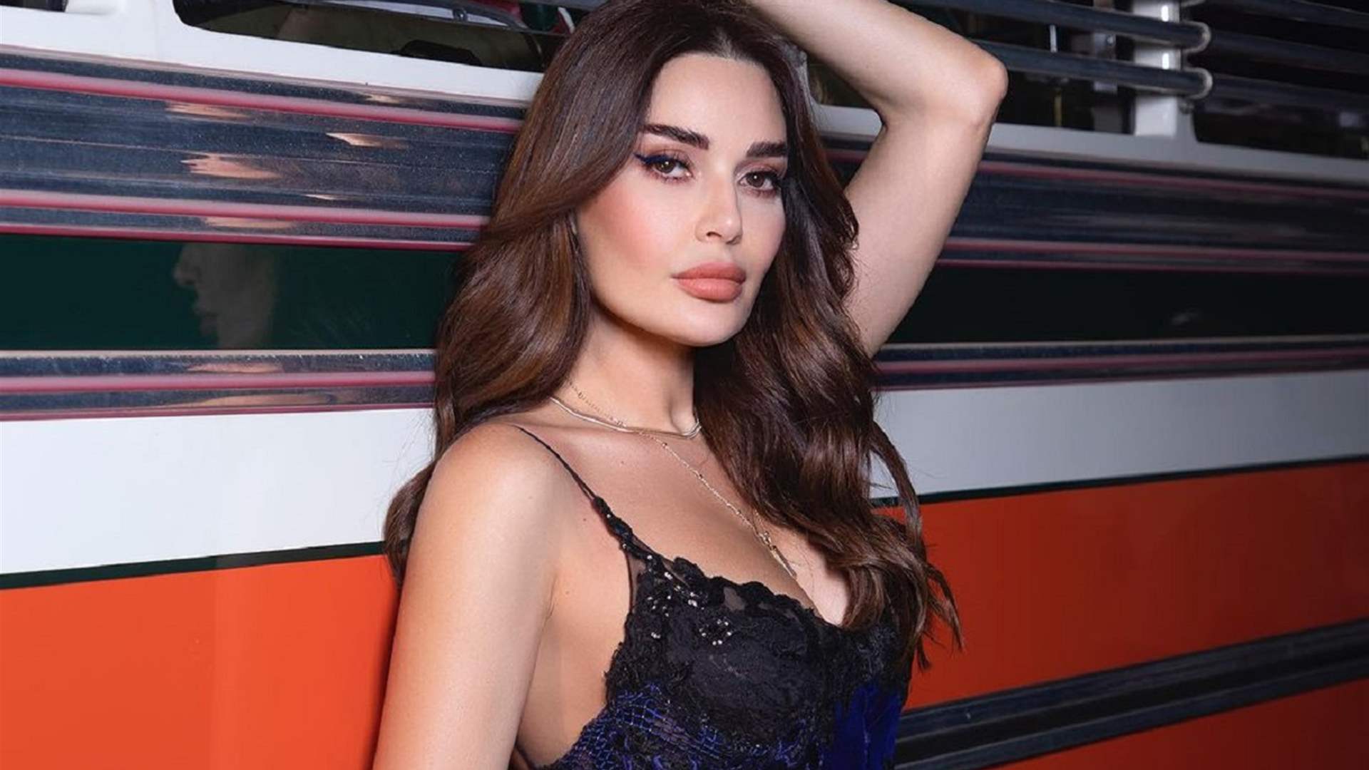 طبيب التجميل الفرنسي يضرب من جديد: هكذا قيّم ملامح سيرين عبد النور! (فيديو)