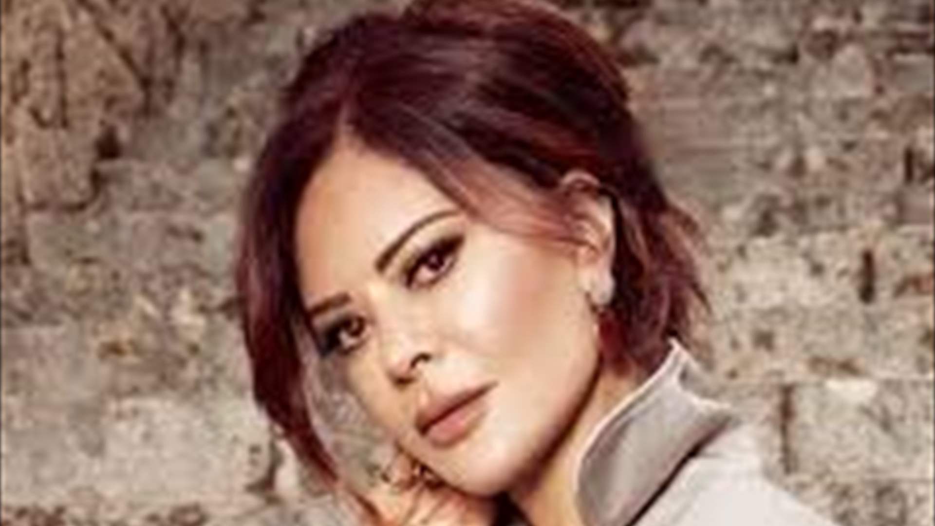 &quot;شعوب تتمتع بذاكرة السمكة&quot;... الممثلة كارمن لبّس تعلق على تصرّف عمرو دياب الأخير (فيديو)