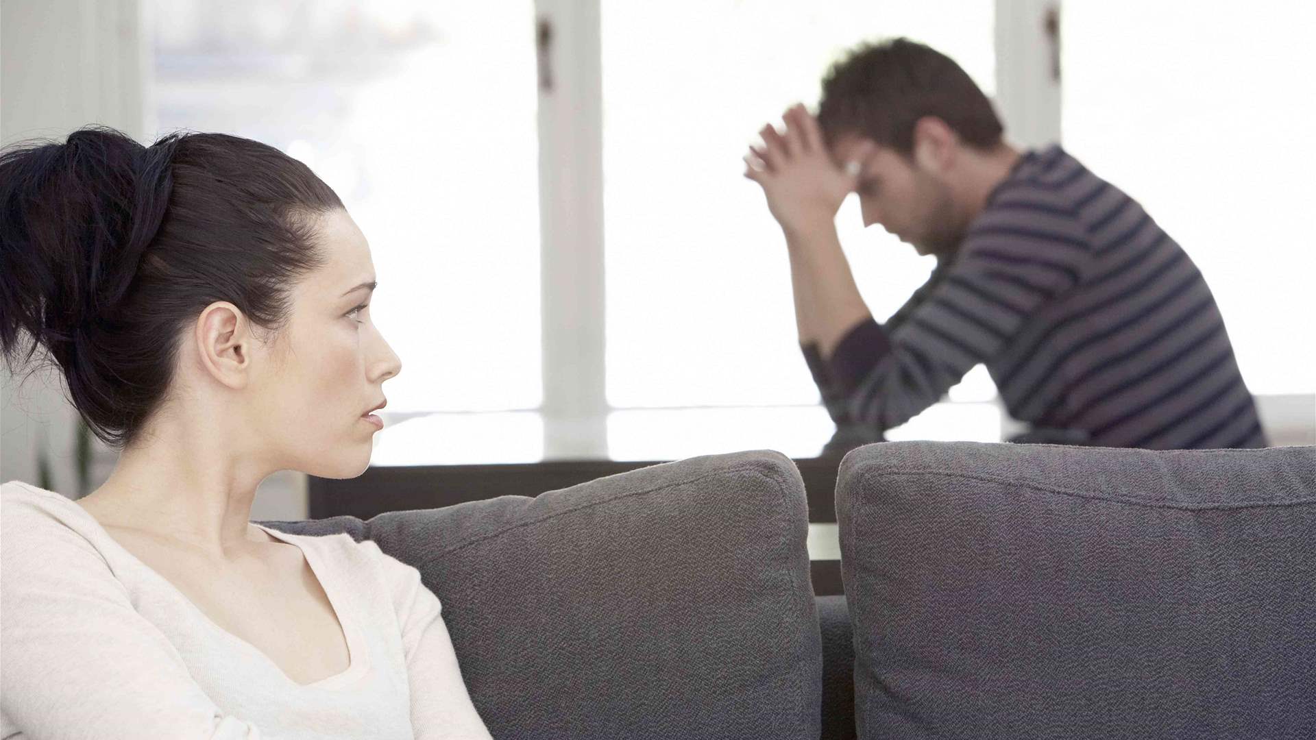 بعد زواج دام لمدة 30 سنة... امرأة تكتشف أمرًا مدمرا وتختار الطلاق!