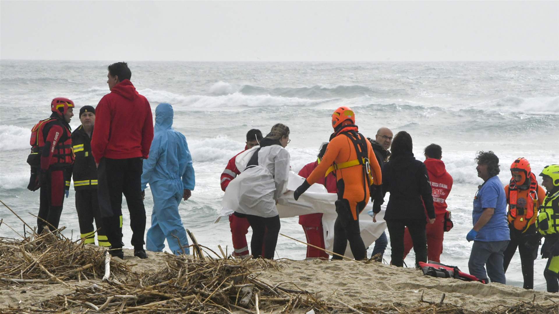 Ten migrants dead, dozens missing after two shipwrecks off Italy