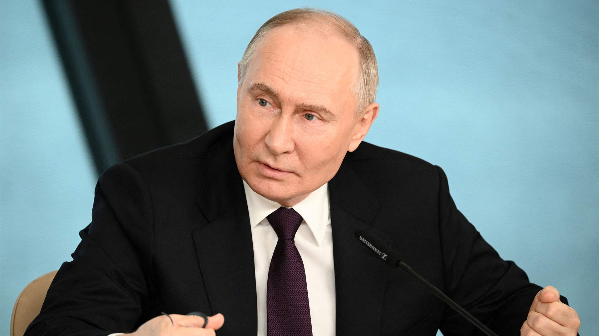 Russia&#39;s President Vladimir Putin arrives in Vietnam for state visit