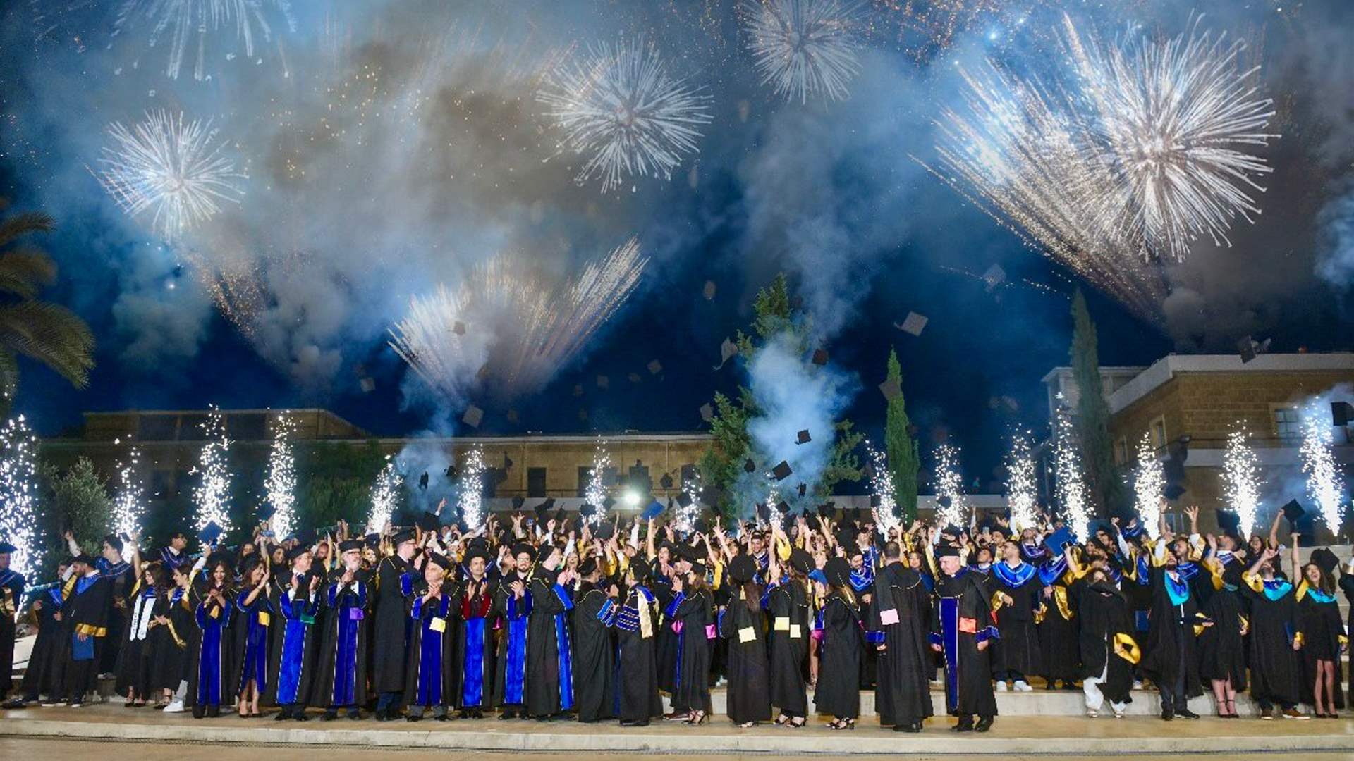 جامعة الروح القدس خرّجت دفعة "الثبات" وكرّمت "أبو سليم" ومنحت دكتوراه فخرية إلى جورج خبّاز