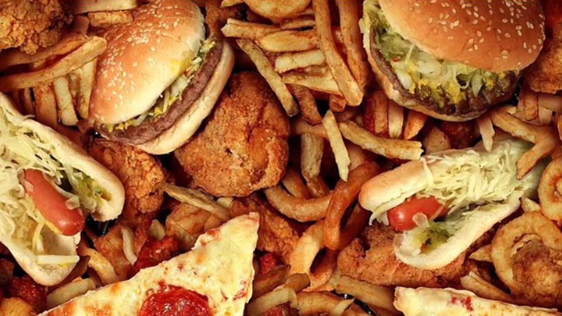 خبر هام لمحبي الوجبات السريعة... هكذا تؤثر على مزاجكم وصحتكم النفسية!