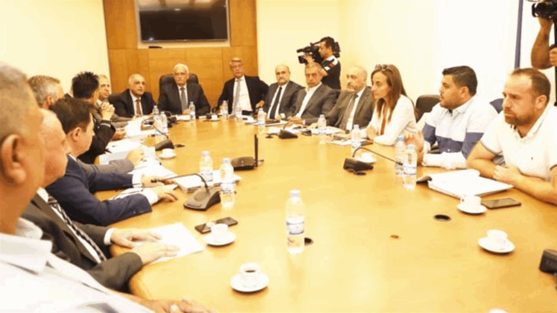 لجنة البيئة ناقشت في حضور فياض موضوع المواد المخزنة في منشآت طرابلس والزهراني ومعمل الزوق