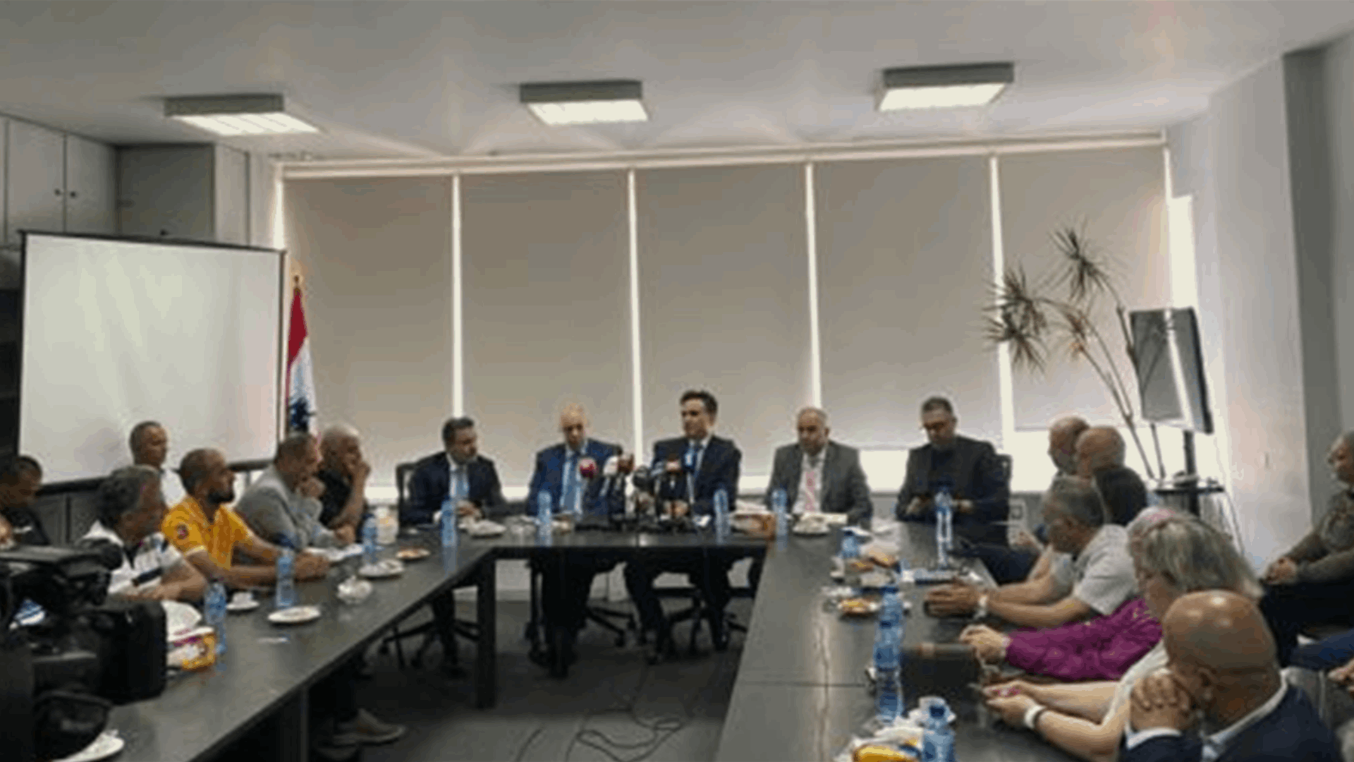 حمية أعلن تأليف لجان مشتركة لتحديد رسم إشغال الأملاك البحرية