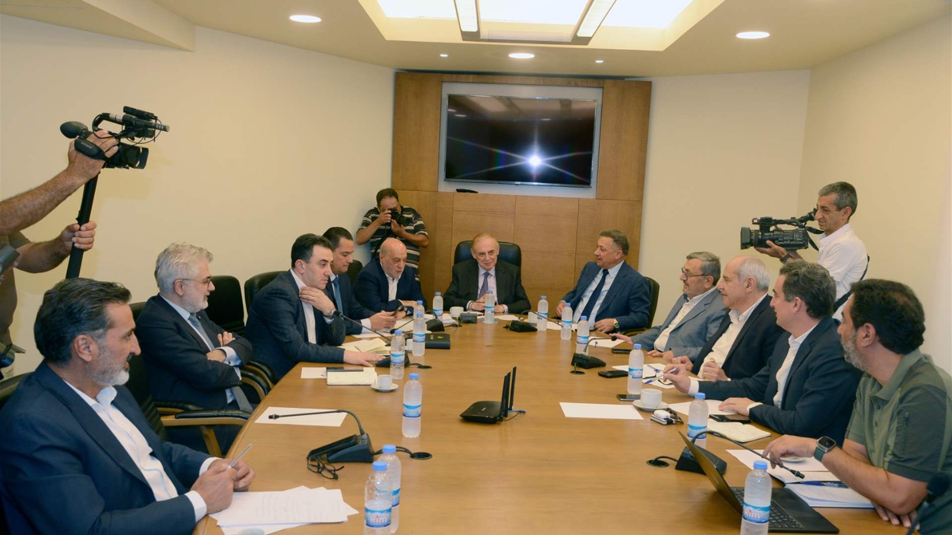  لجنة الإقتصاد برئاسة البستاني أعادت تقييم خلوة دير القمر في ما يتعلق بالإتصالات والنافعة وشركات التأمين