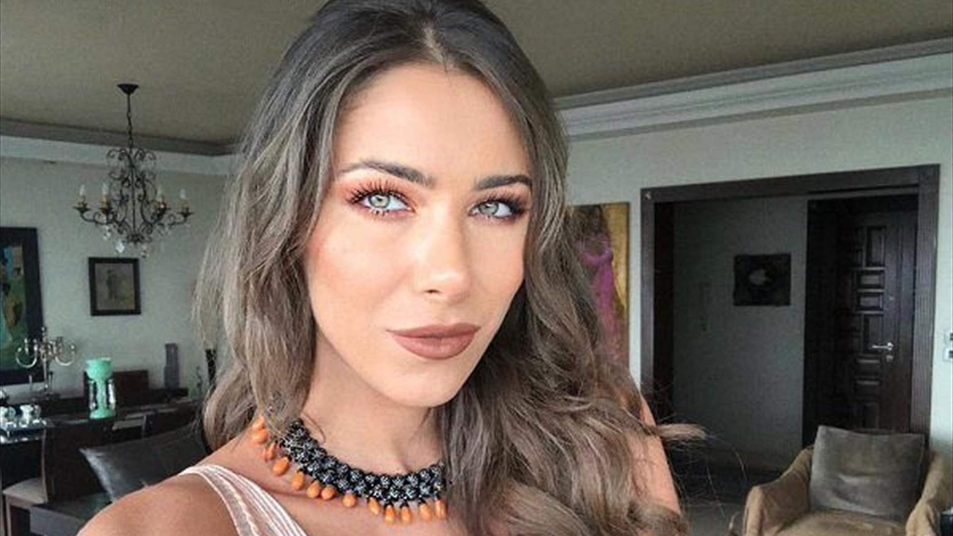دانييلا رحمة على شاطئ البحر... متى الزفاف؟