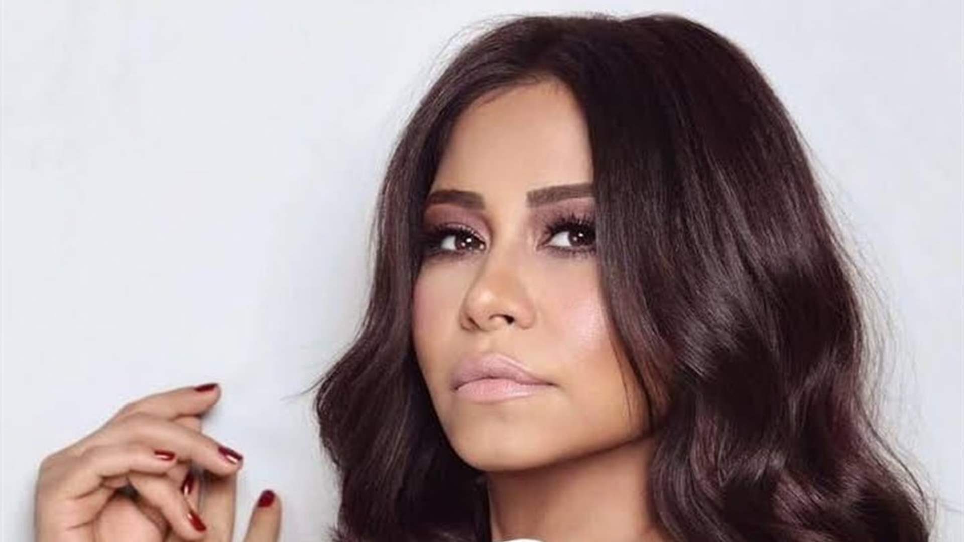 "الله يكون في عونها"... هل شيرين عبد الوهاب في المصحّة النفسيّة؟