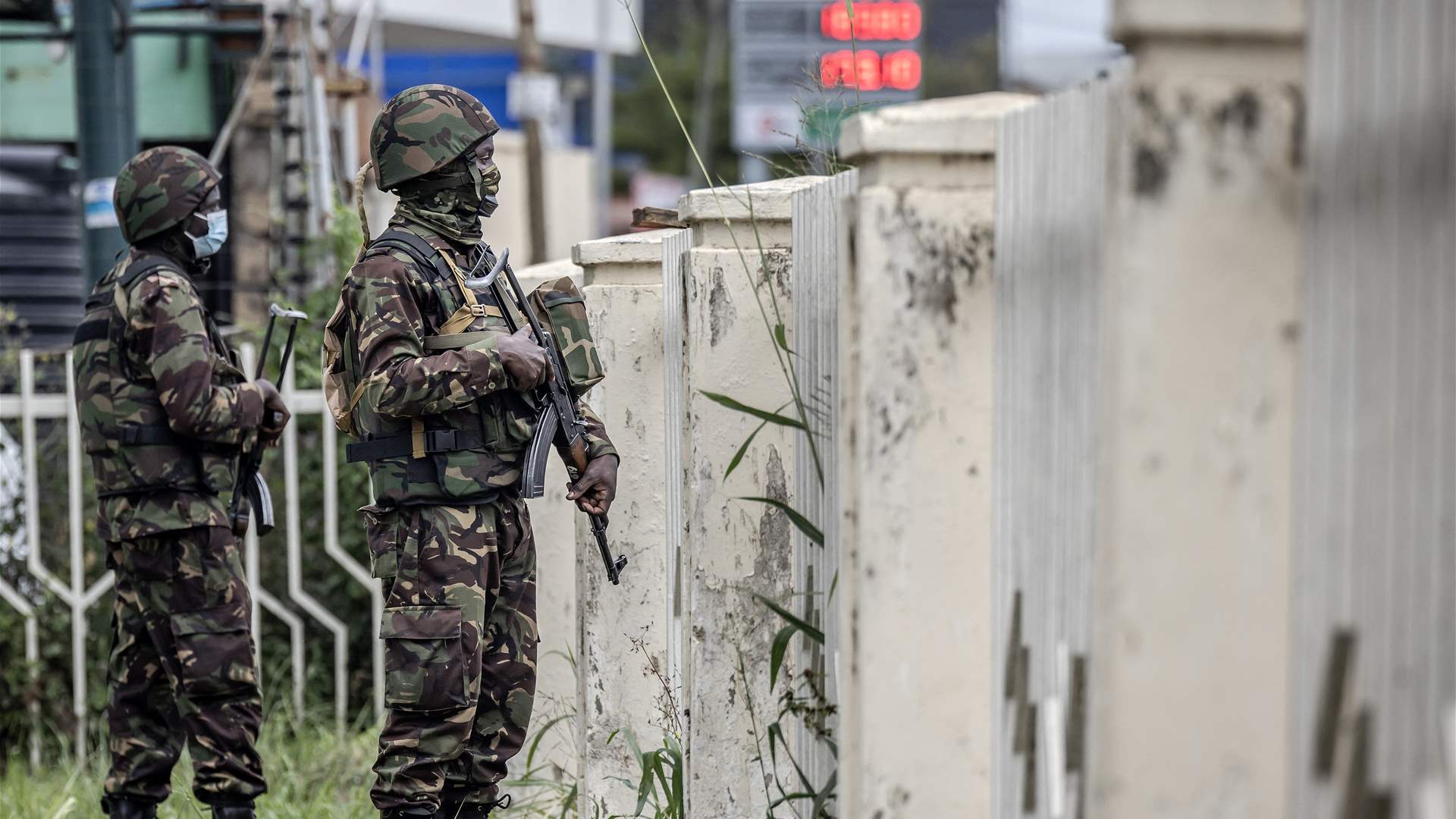 Kenya&#39;s police fire tear gas at protesters in Nairobi: AFP journalists