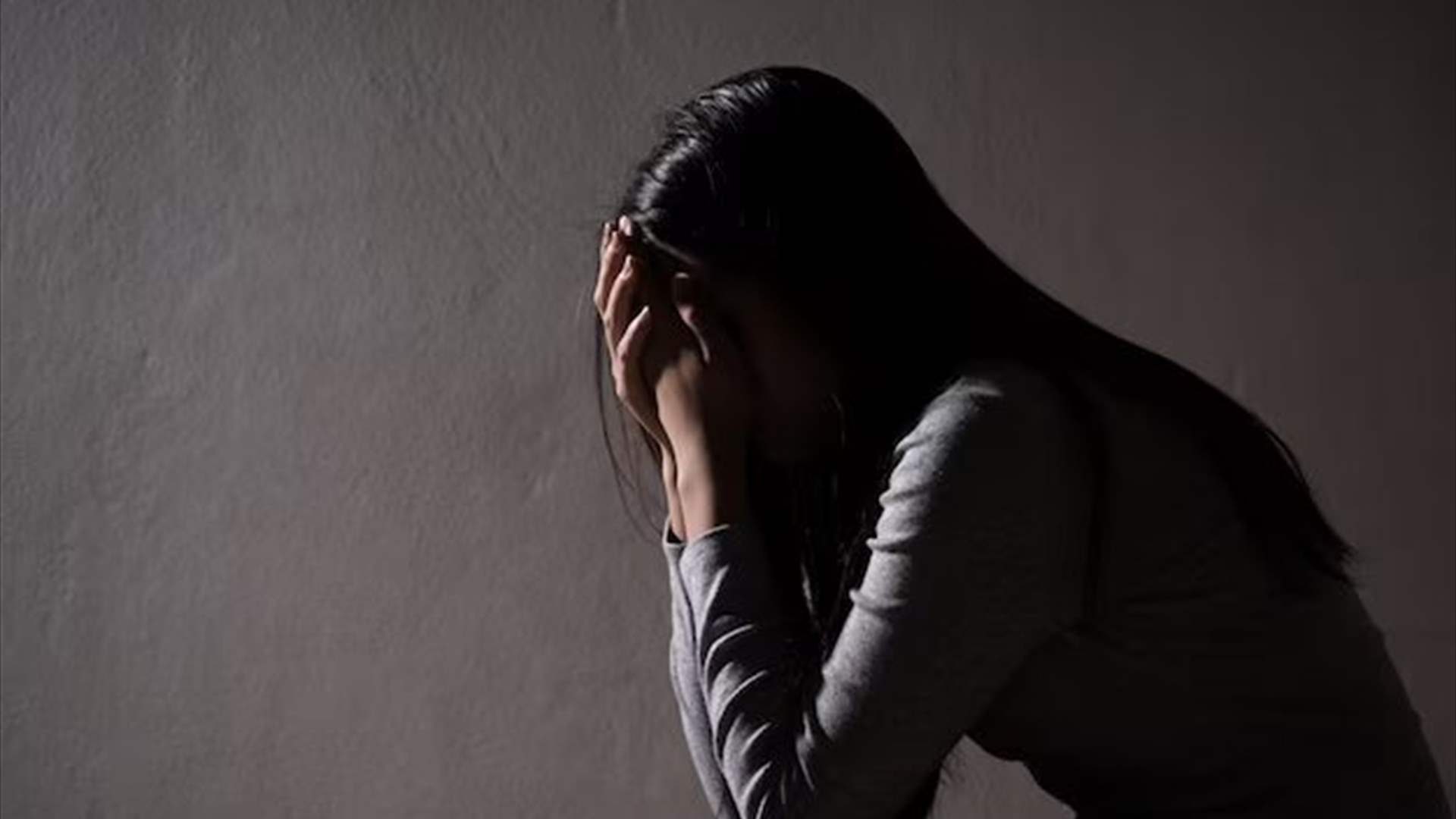 "إصبع مقطوع" يحوّل ليلة امرأة إلى كابوس: "ما هذا بحق الجحيم" (فيديو)