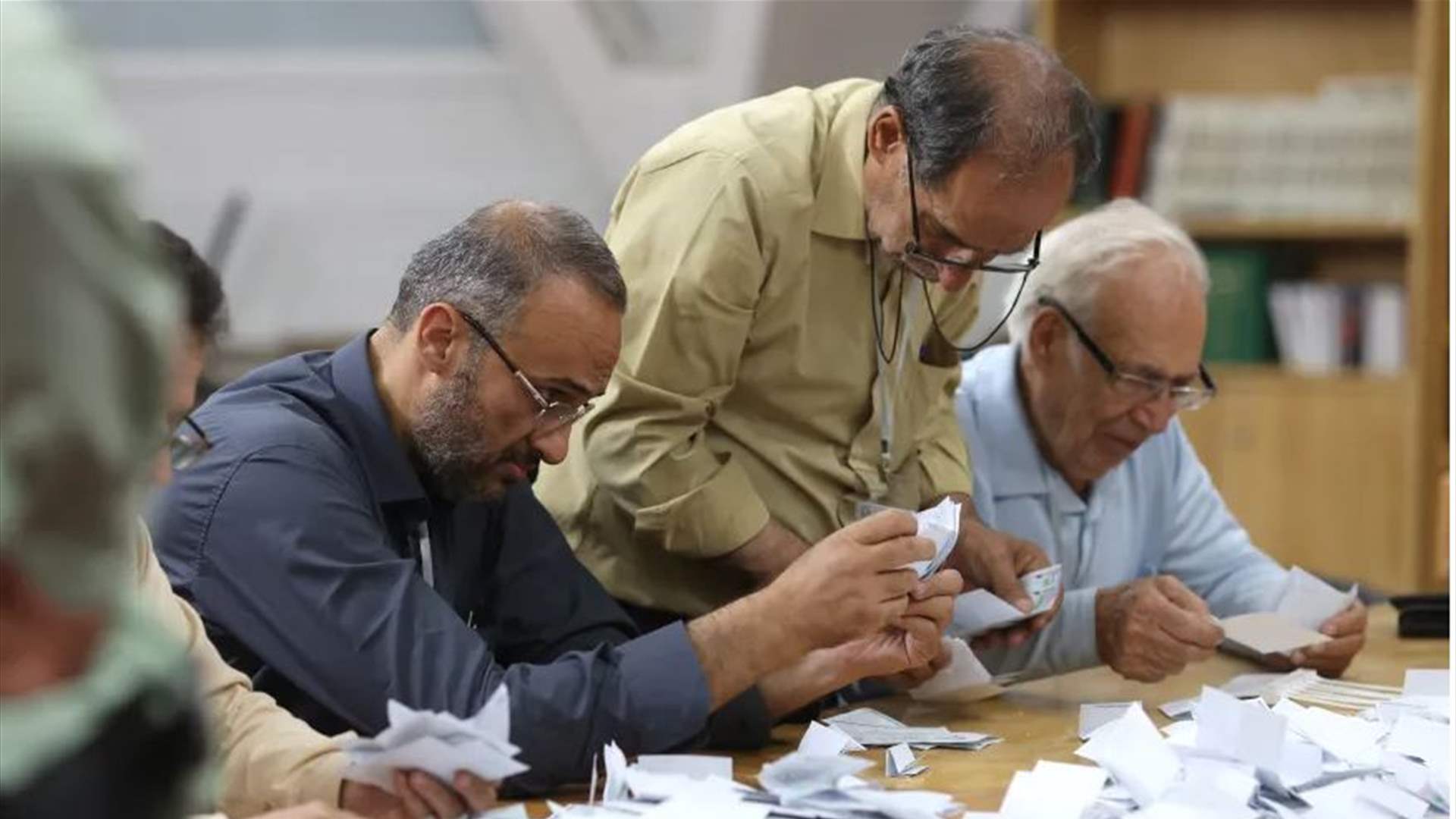  مسلحون هاجموا عربة تحمل صناديق انتخابية في إيران وقتلوا اثنين