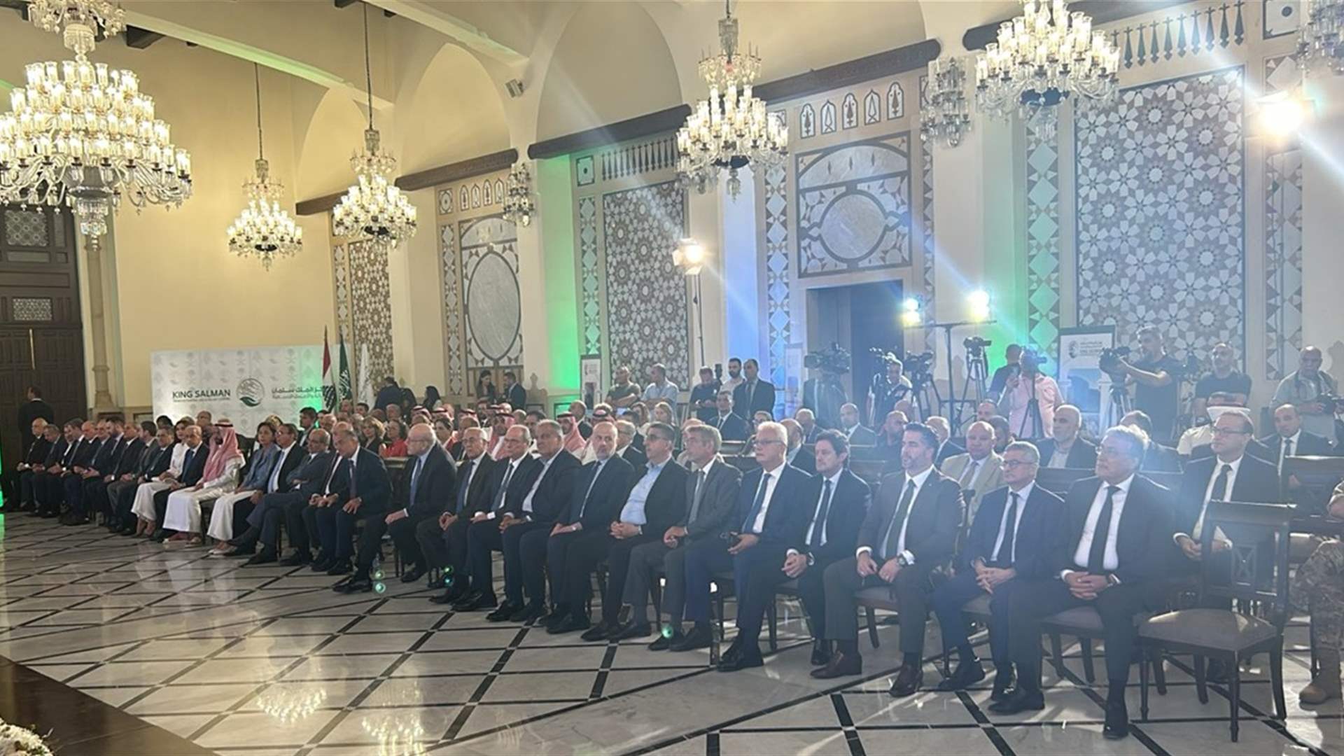 Saudi Arabia pledges $10 million to aid Lebanon&#39;s stability and development