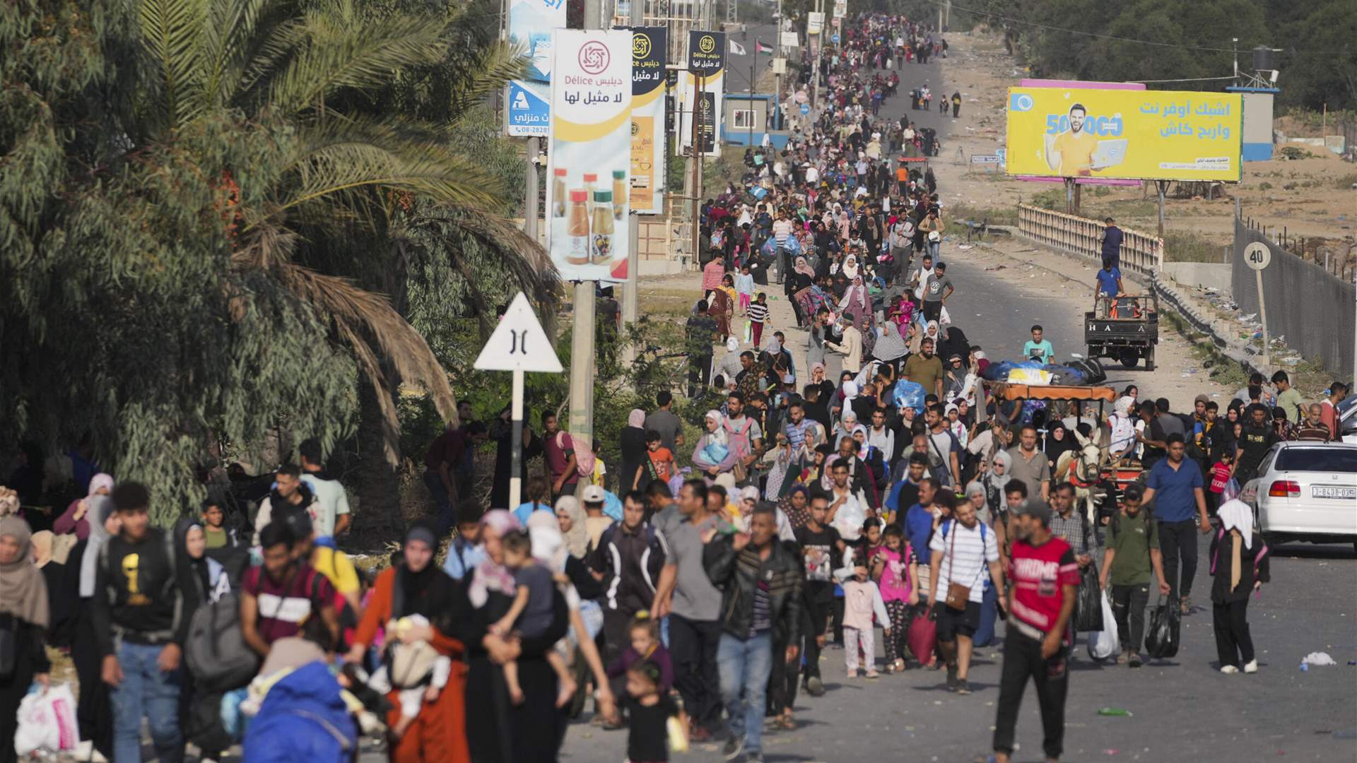 Thousands flee their homes as Israeli army bombs southern Gaza