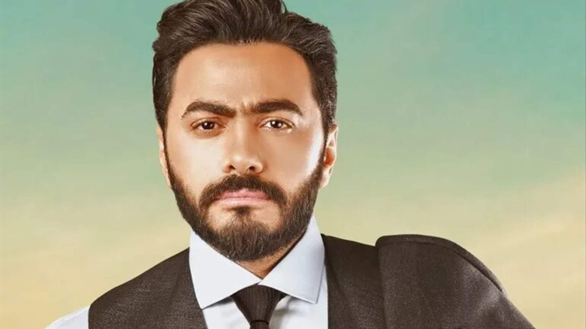 &quot;أنا بعشق حضرتك&quot;... معجبة توجه رسالة حب لتامر حسني والأخير: &quot;أنا موافق&quot; (فيديو)