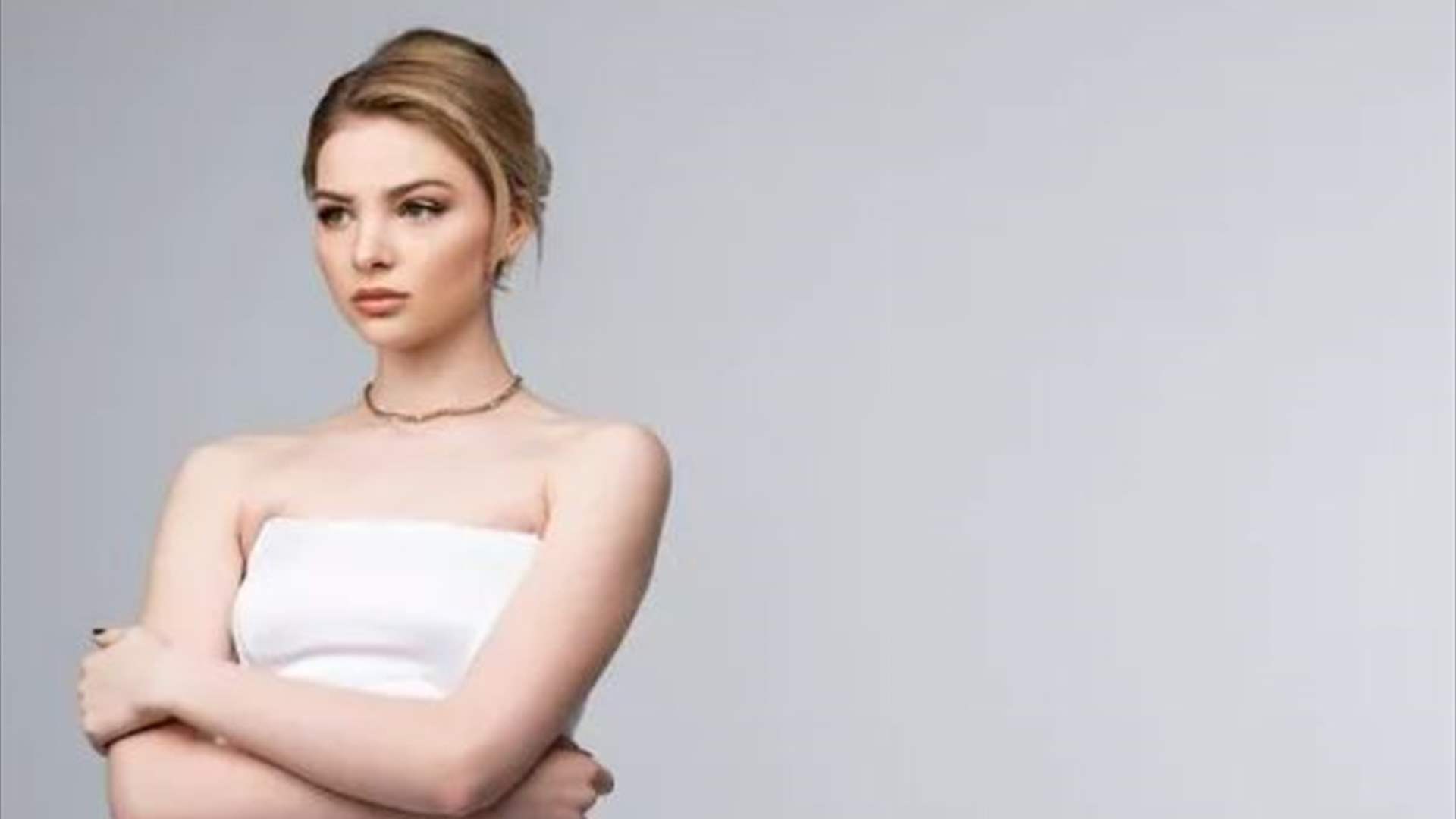 أب يخطط لمفاجأة زوجته في حفل زفاف ابنته... وخلافات تلوح في الأفق!