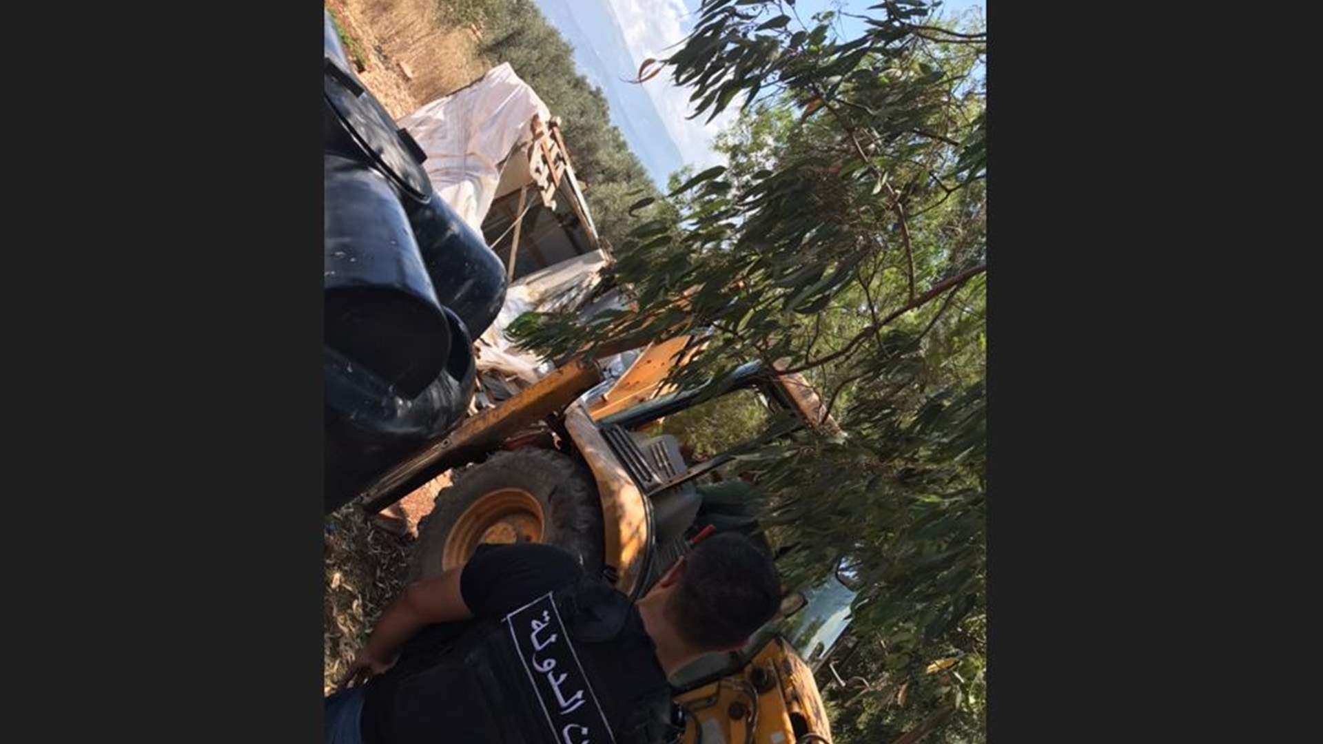 أمن الدولة تخلي بلدة بكفتين من النازحين