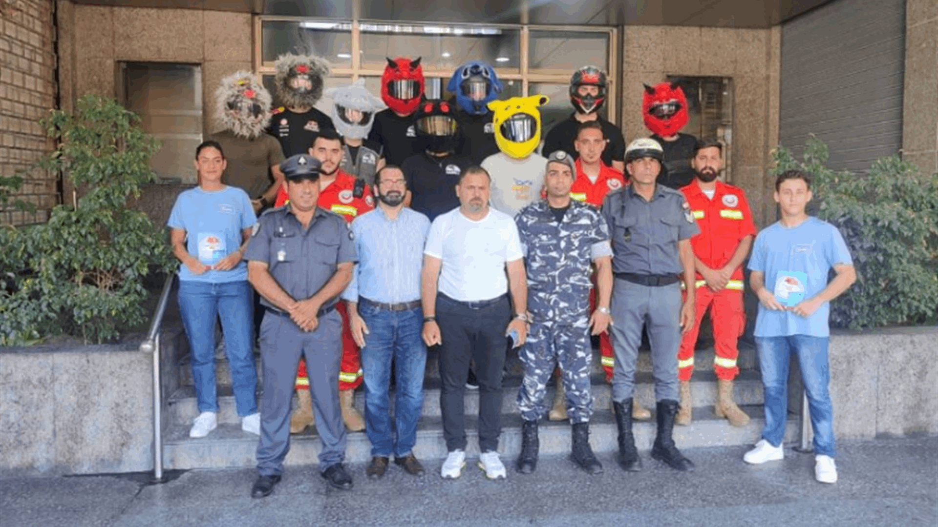 حاجز محبة لقوى الأمن في برج الغزال لنشر الوعي على اعتمار سائقي الدراجات النارية خوذًا بمواصفات عالمية
