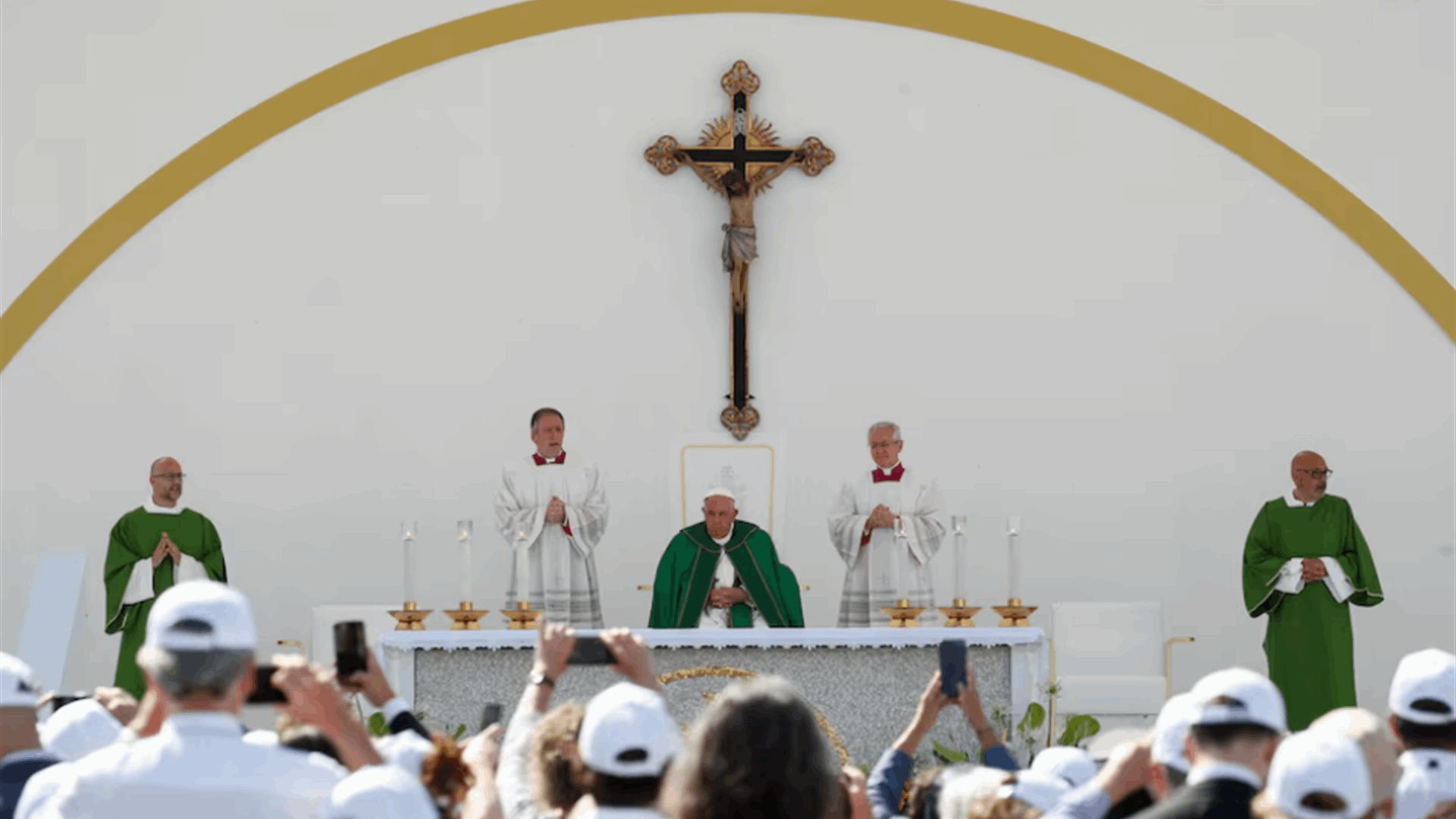 Pope decries populists, warns democracy is in bad health