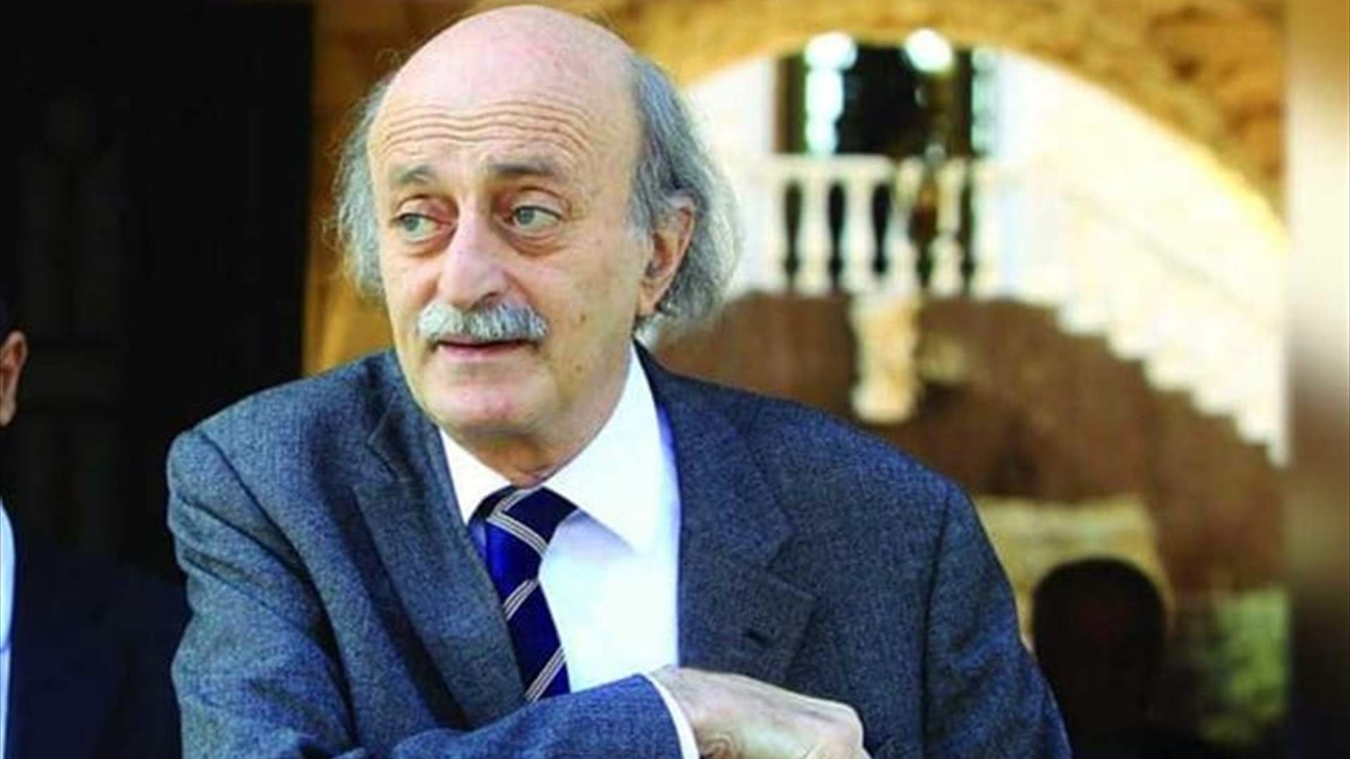 جنبلاط ابرق الى ماكرون وهولاند وميلنشون ودعا اليسار الموحد إلى "الاستمرار في الدفاع عن قيم فرنسا"