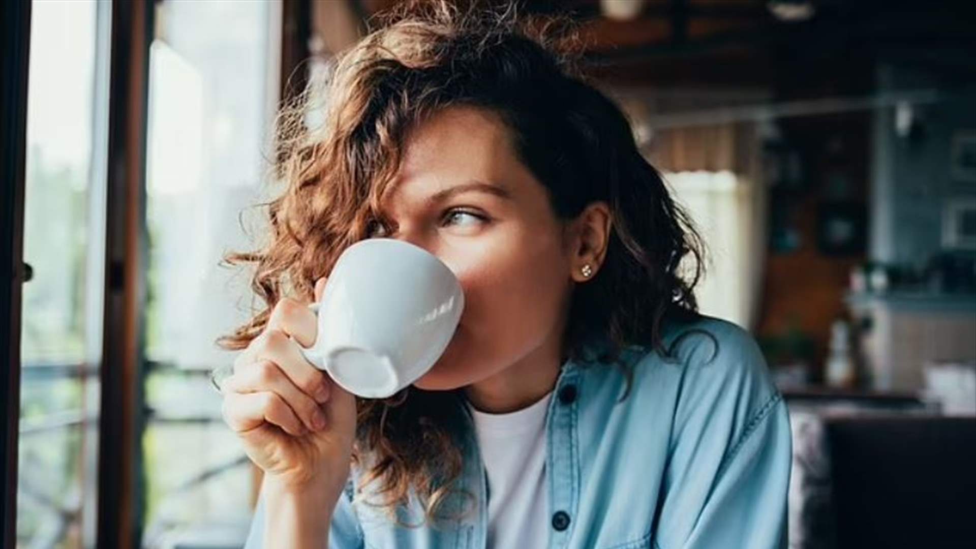 القهوة الساخنة أم المثلجة... أيهما الأكثر فائدة؟
