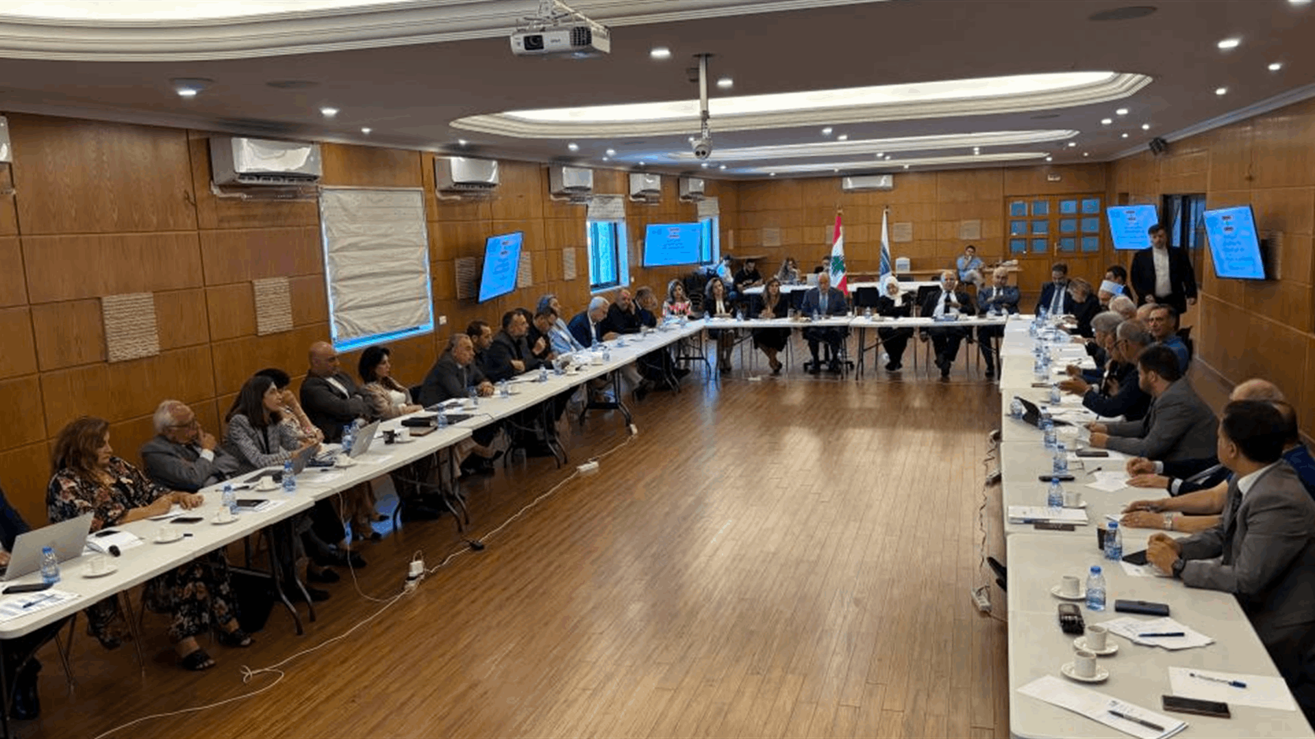 الحلبي ترأس اجتماع &quot;الهيئة العليا للمناهج التربوية&quot;: نحن على بعد خطوة من انجاز المناهج الجديدة 