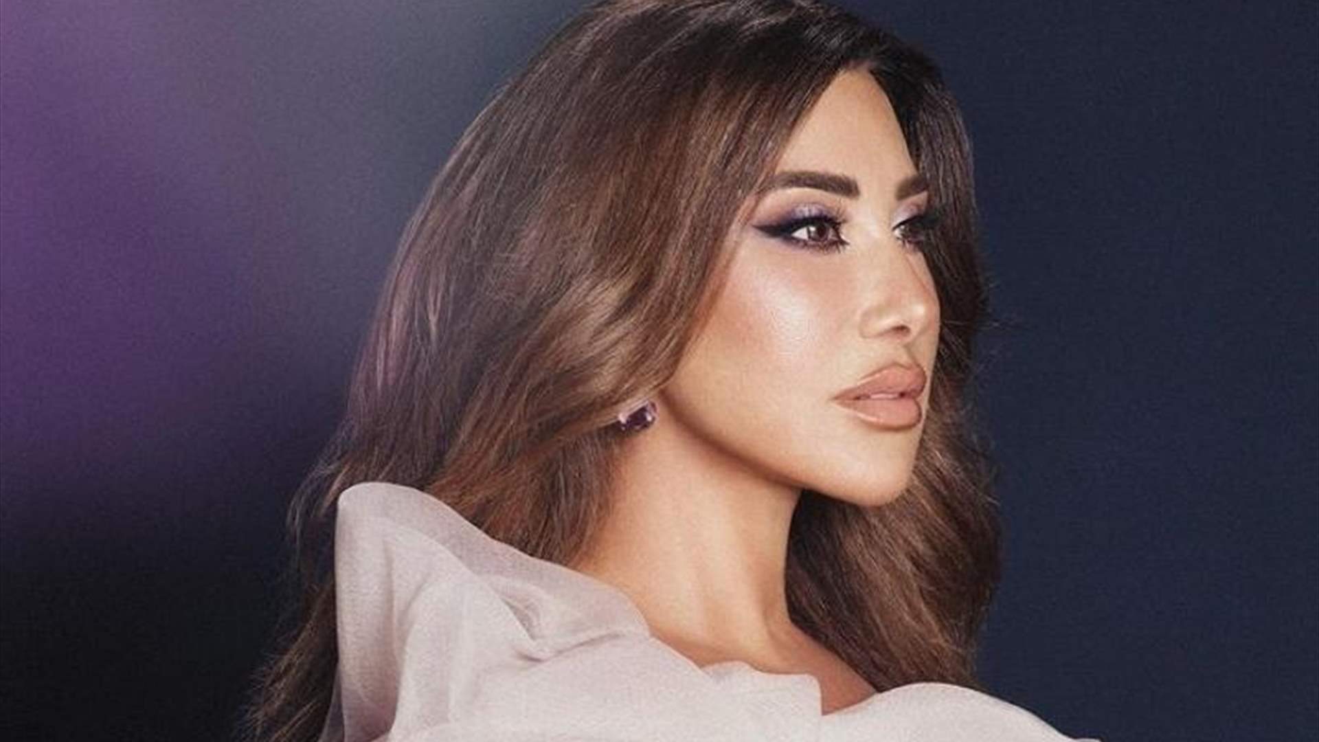 &quot;متوَعِد ضُمَّك ضمِّة كسِّر فيها ضلوعَك&quot;... نجوى كرم تشوّق جمهورها لجديدها! (فيديو)